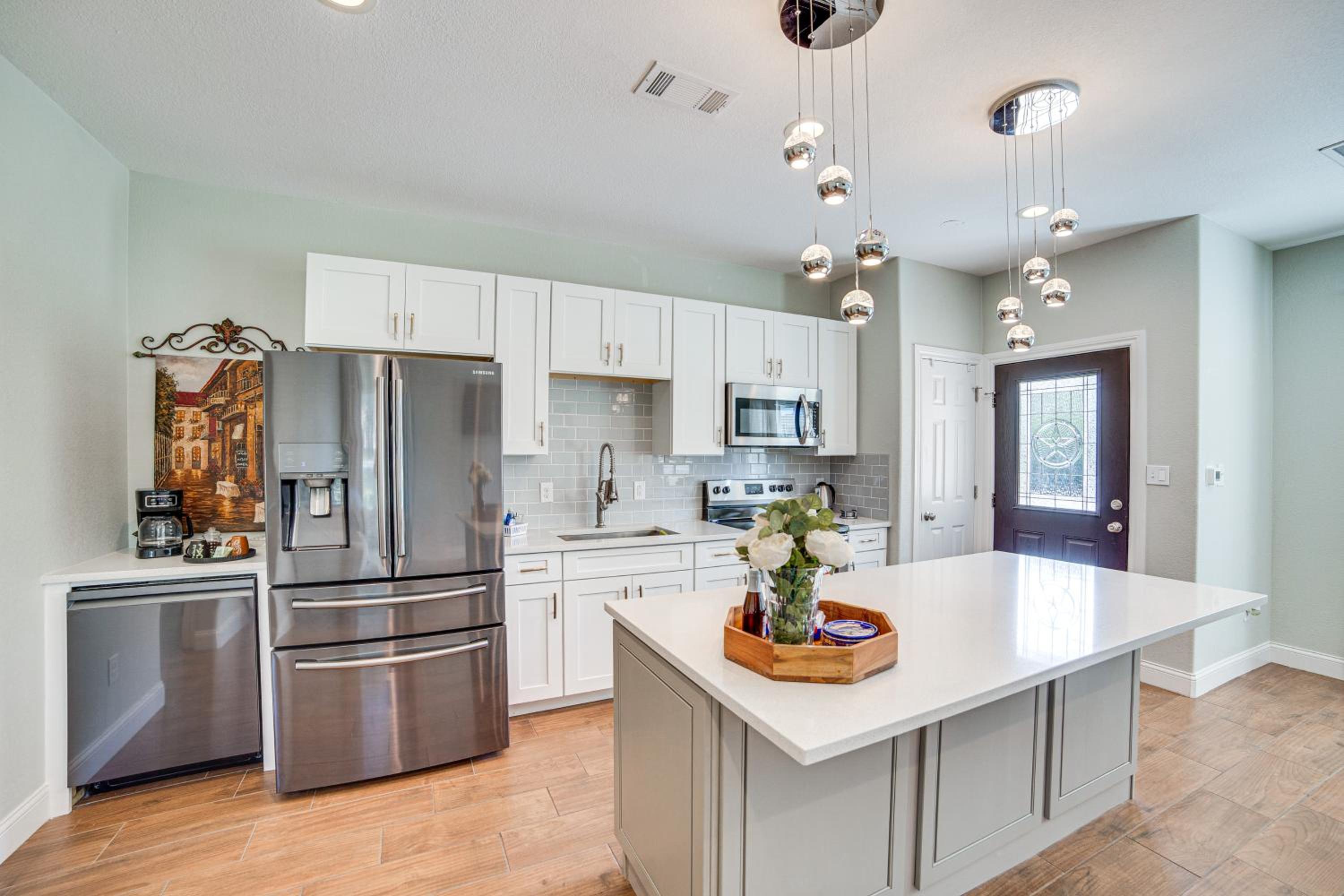 Pet-Friendly Stay Walk to Park and Lake Lewisville!
