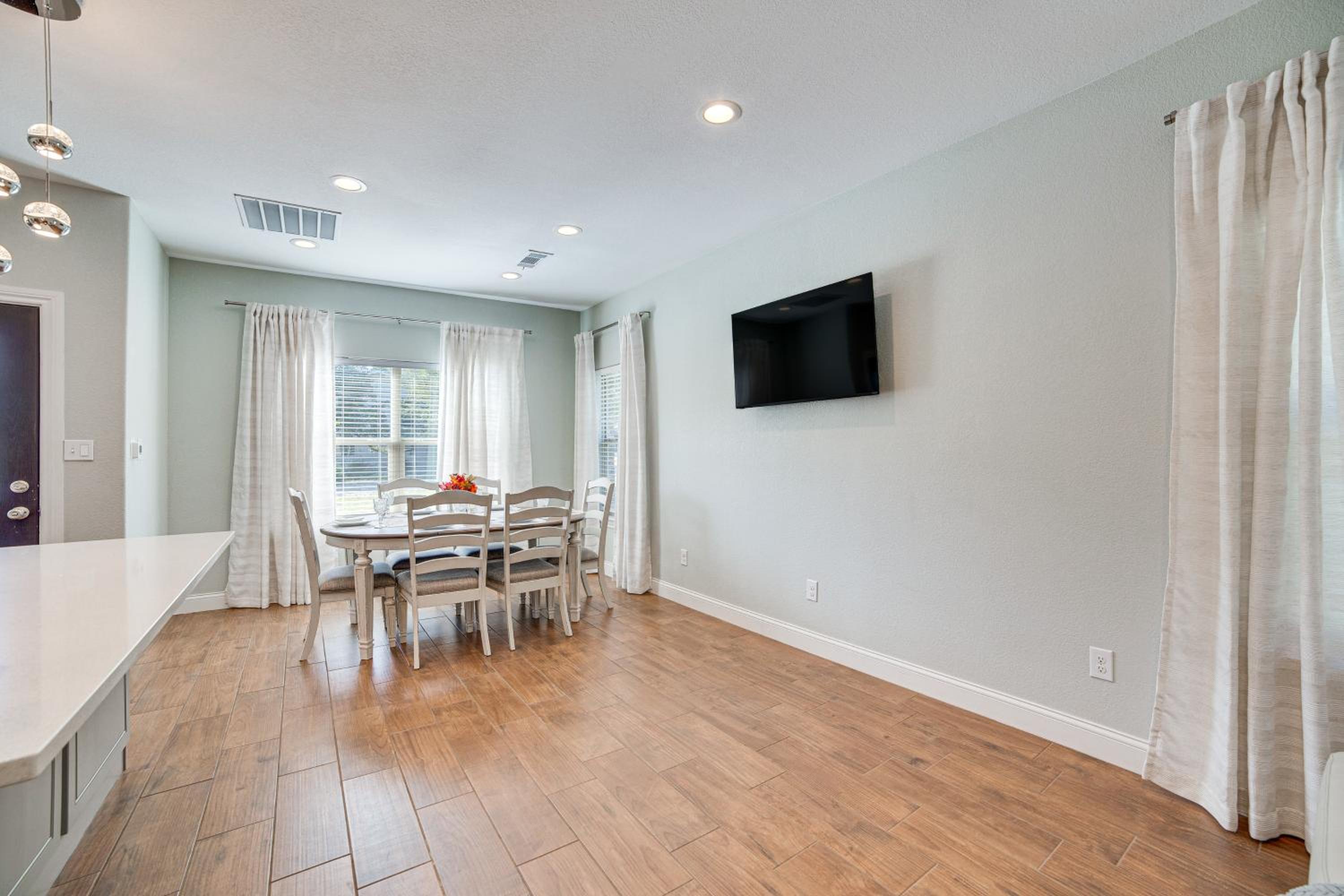Pet-Friendly Stay Walk to Park and Lake Lewisville!