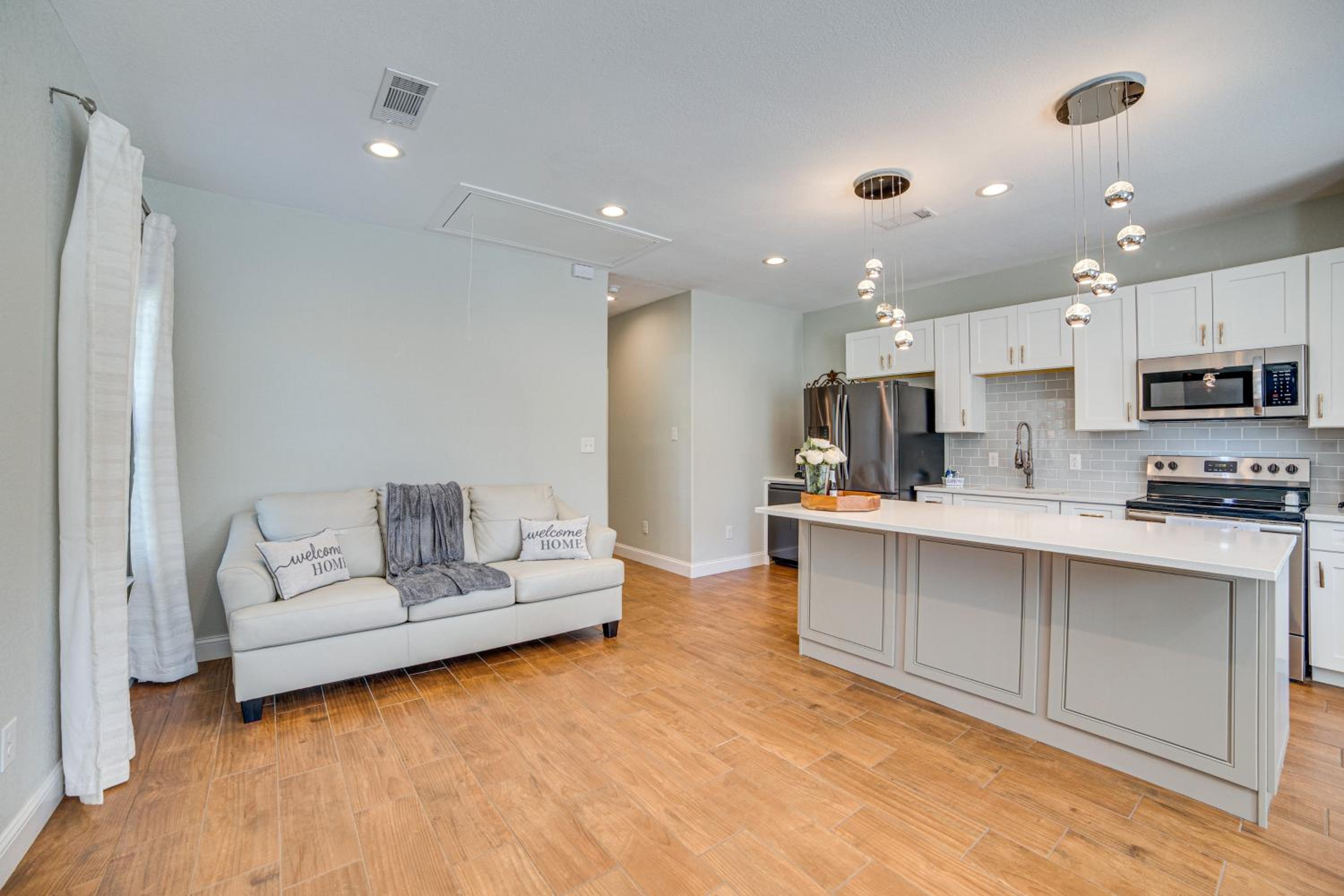 Pet-Friendly Stay Walk to Park and Lake Lewisville!