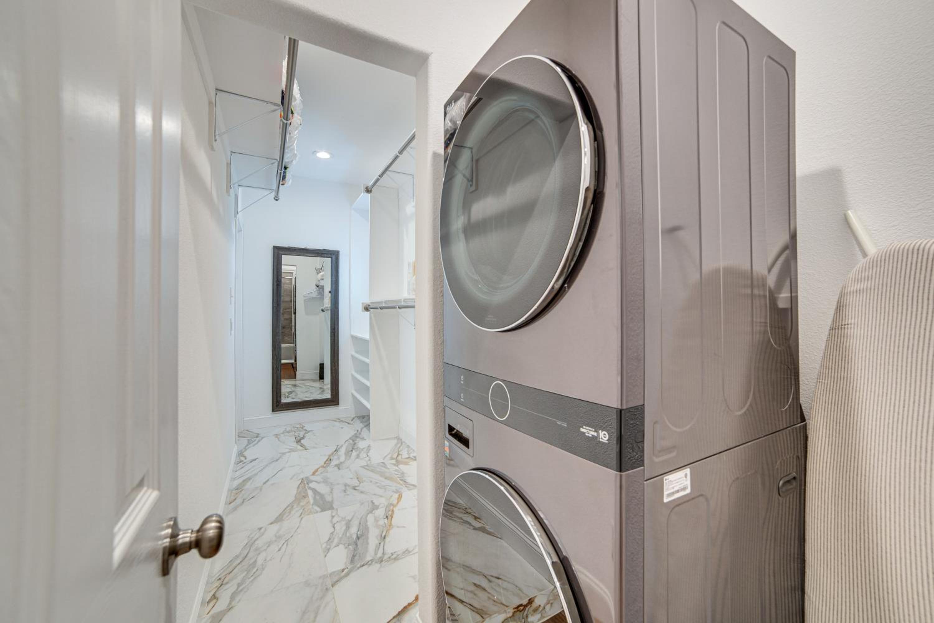 Pet-Friendly Stay Walk to Park and Lake Lewisville!
