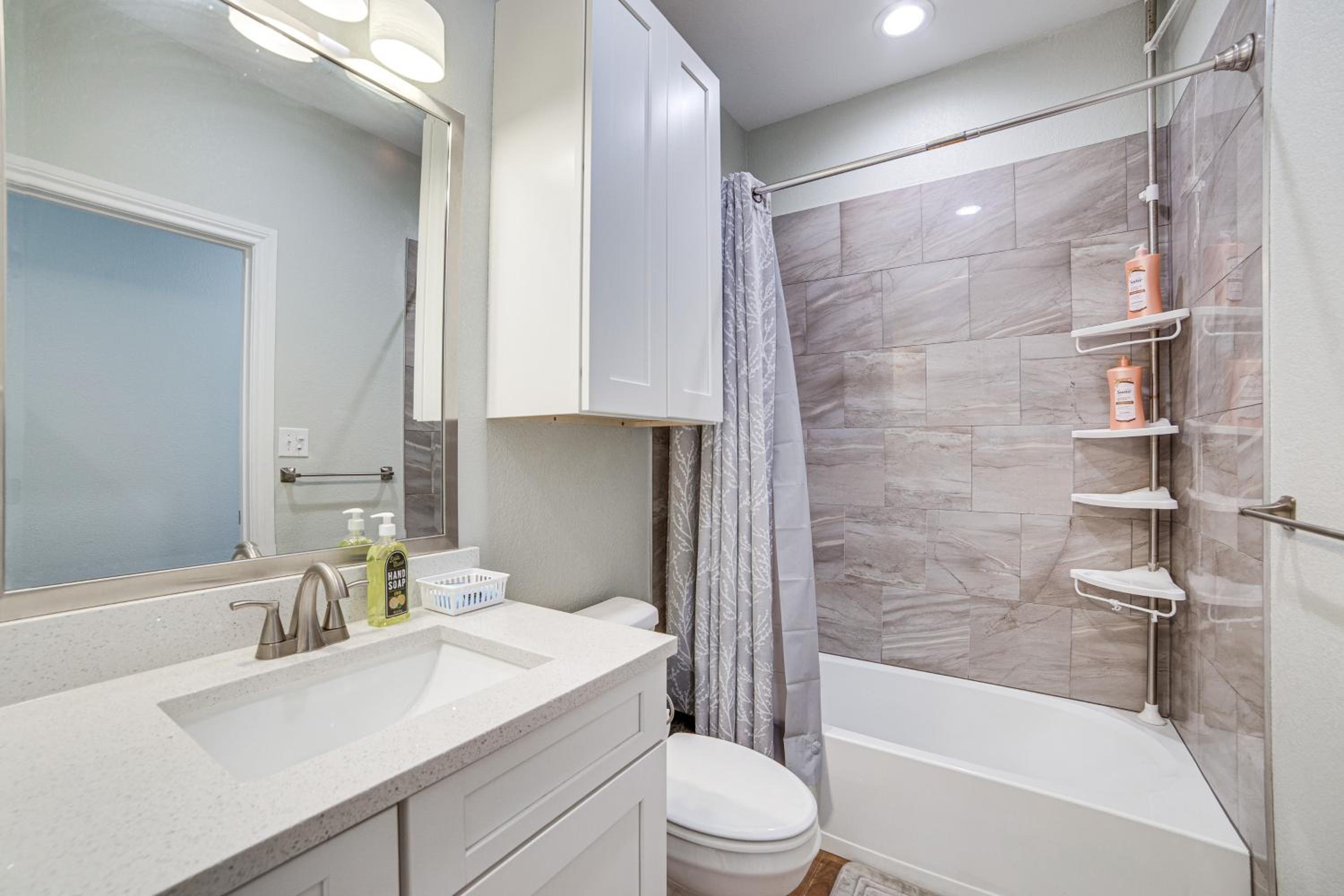 Pet-Friendly Stay Walk to Park and Lake Lewisville!