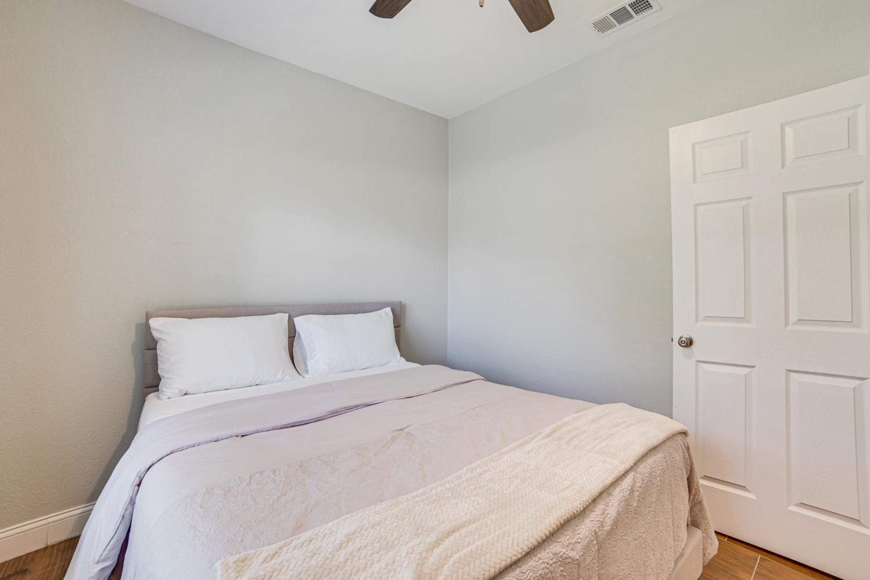 Pet-Friendly Stay Walk to Park and Lake Lewisville!