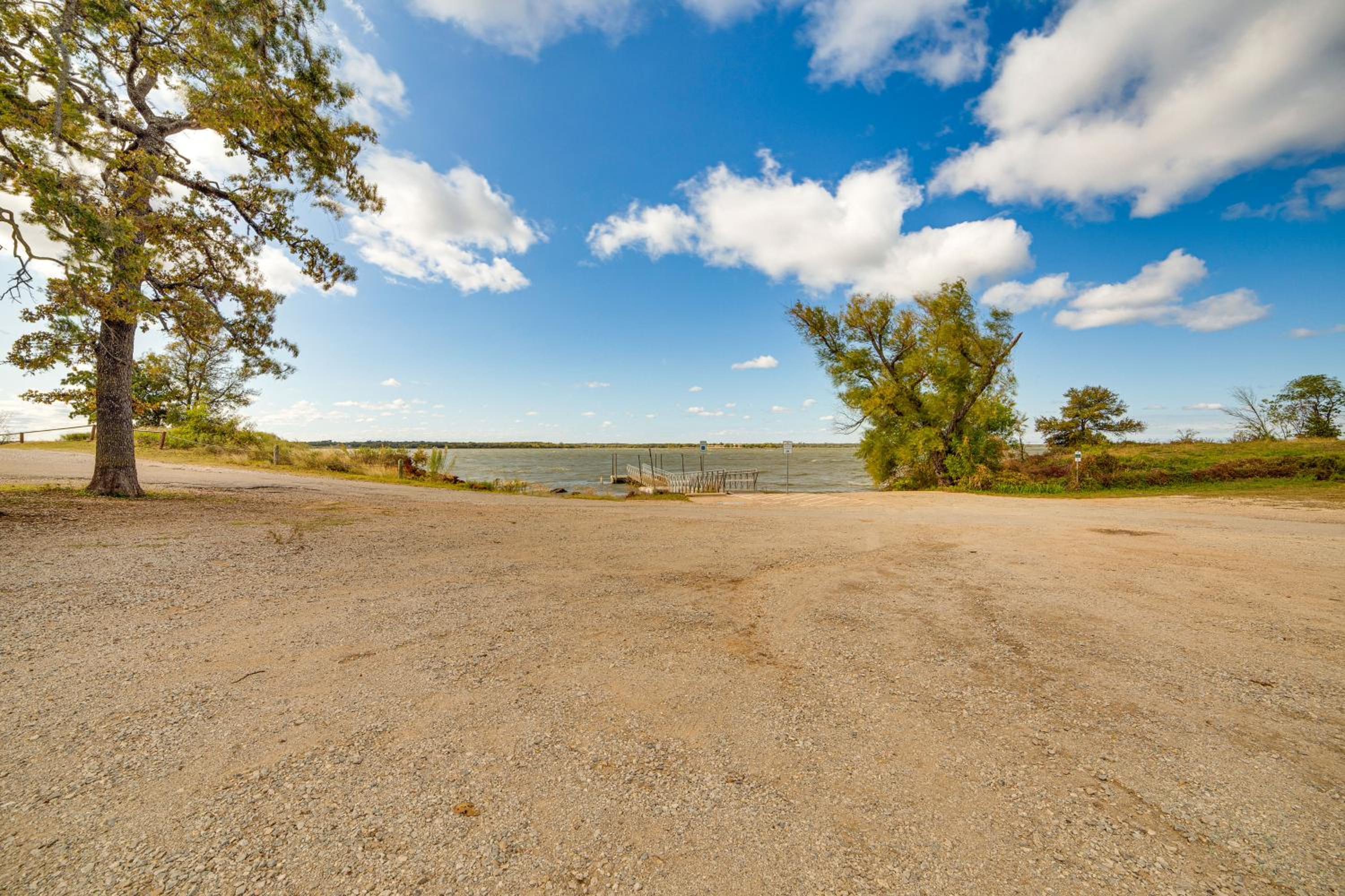 Pet-Friendly Stay Walk to Park and Lake Lewisville!