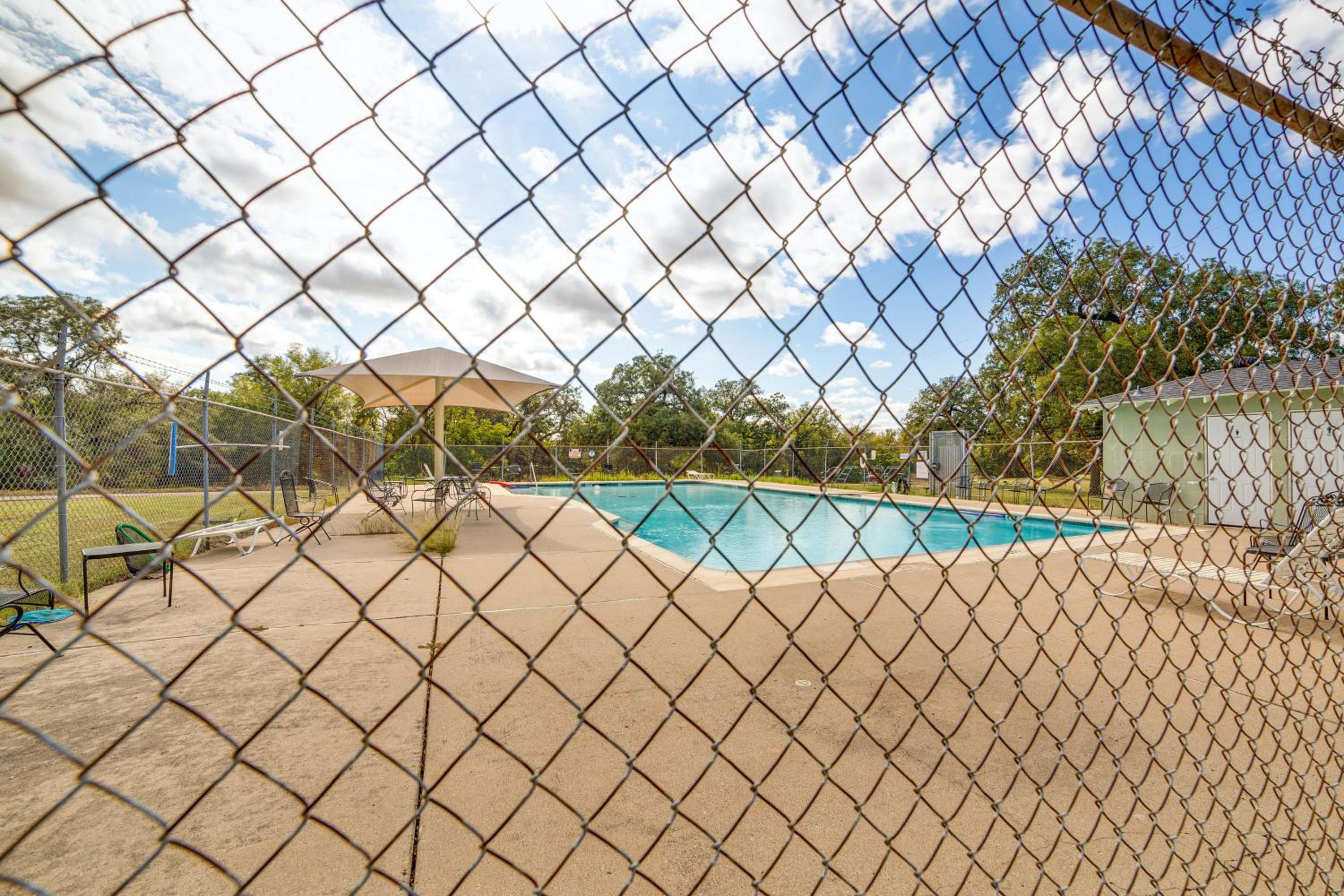 Pet-Friendly Stay Walk to Park and Lake Lewisville!