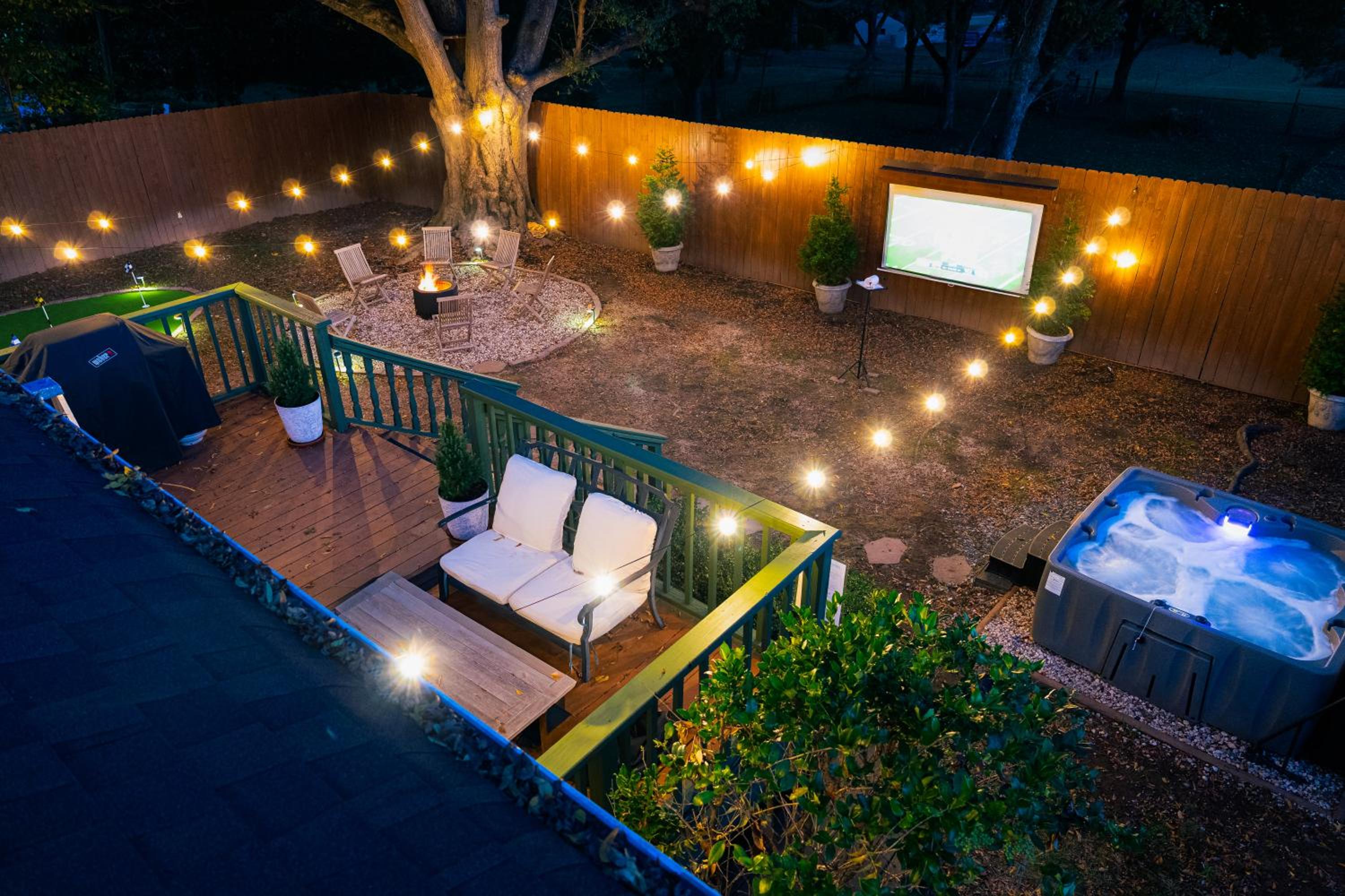 Speakeasy, Hot Tub, Putt Putt, Outdoor Theatre, 8 minutes from Downtown Greenville