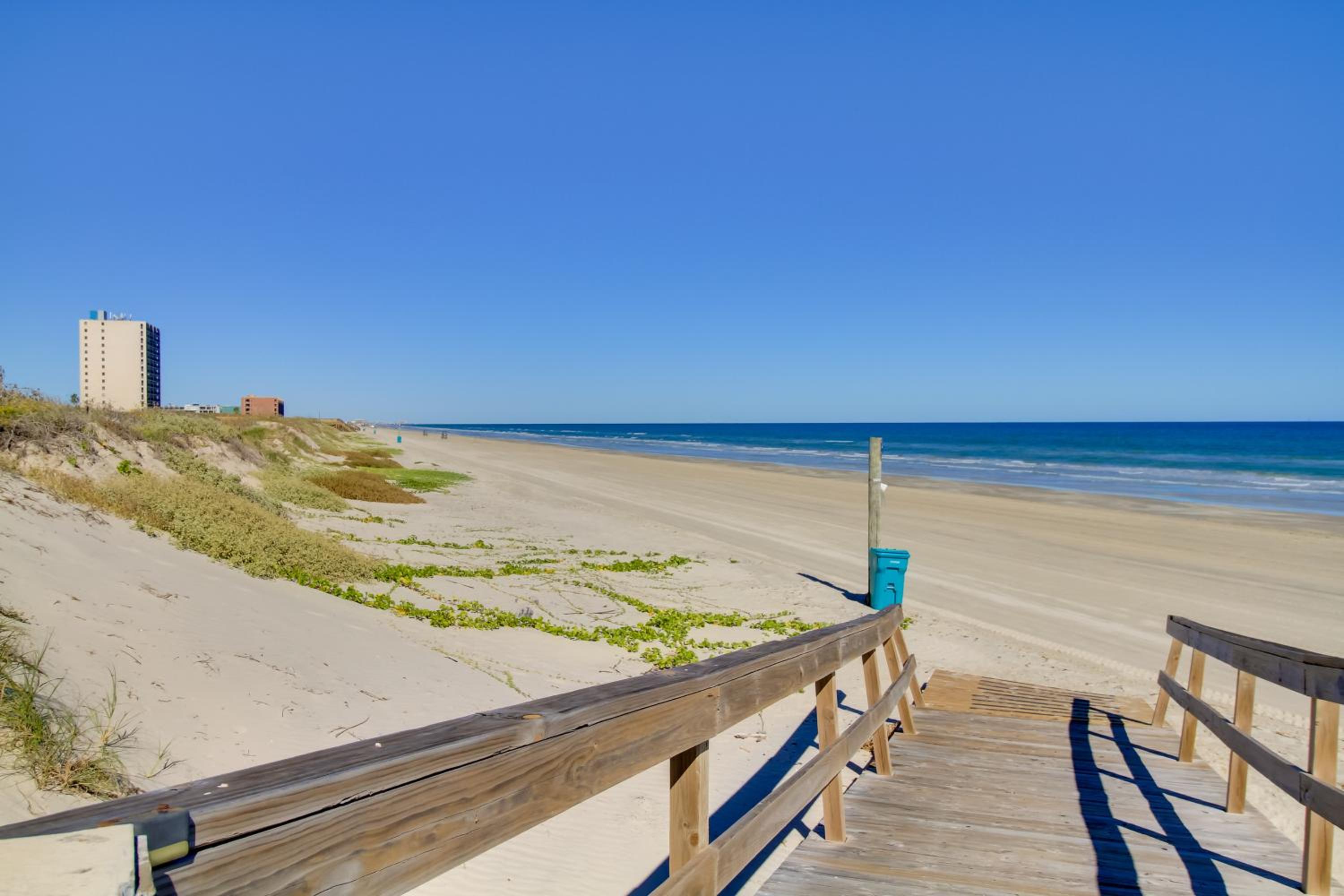 Boardwalk to the Beach! Mustang Island Condo