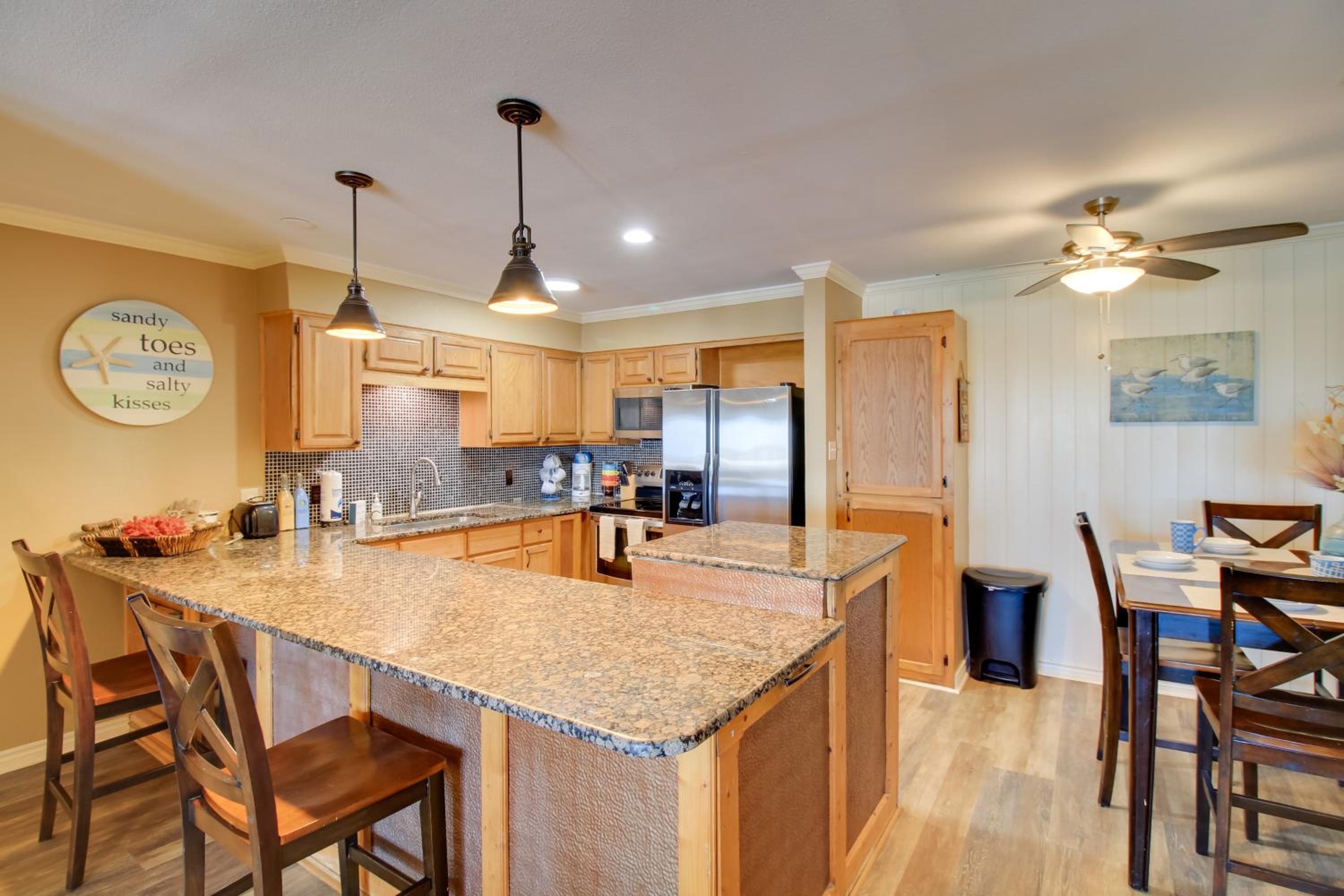 Boardwalk to the Beach! Mustang Island Condo
