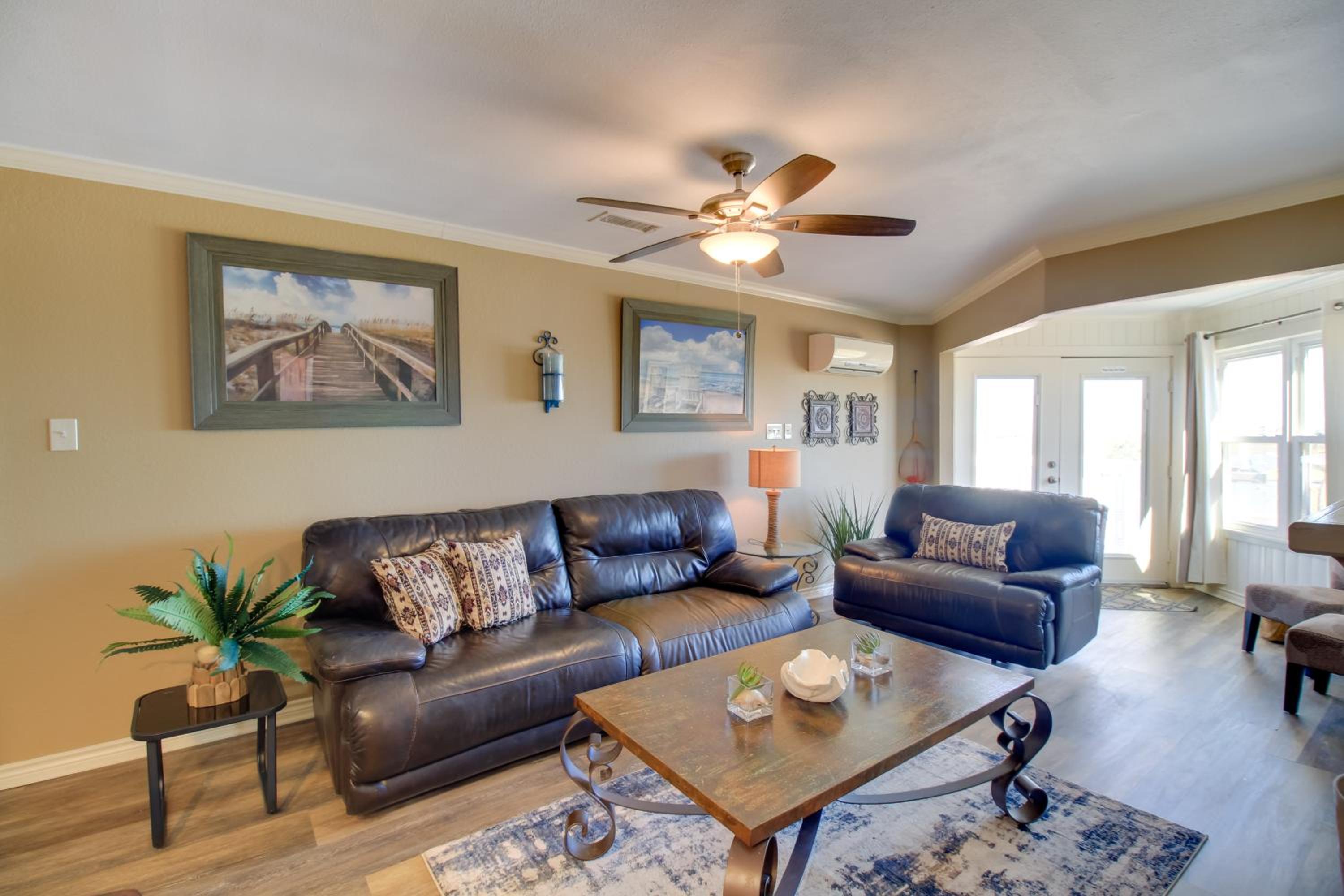 Boardwalk to the Beach! Mustang Island Condo