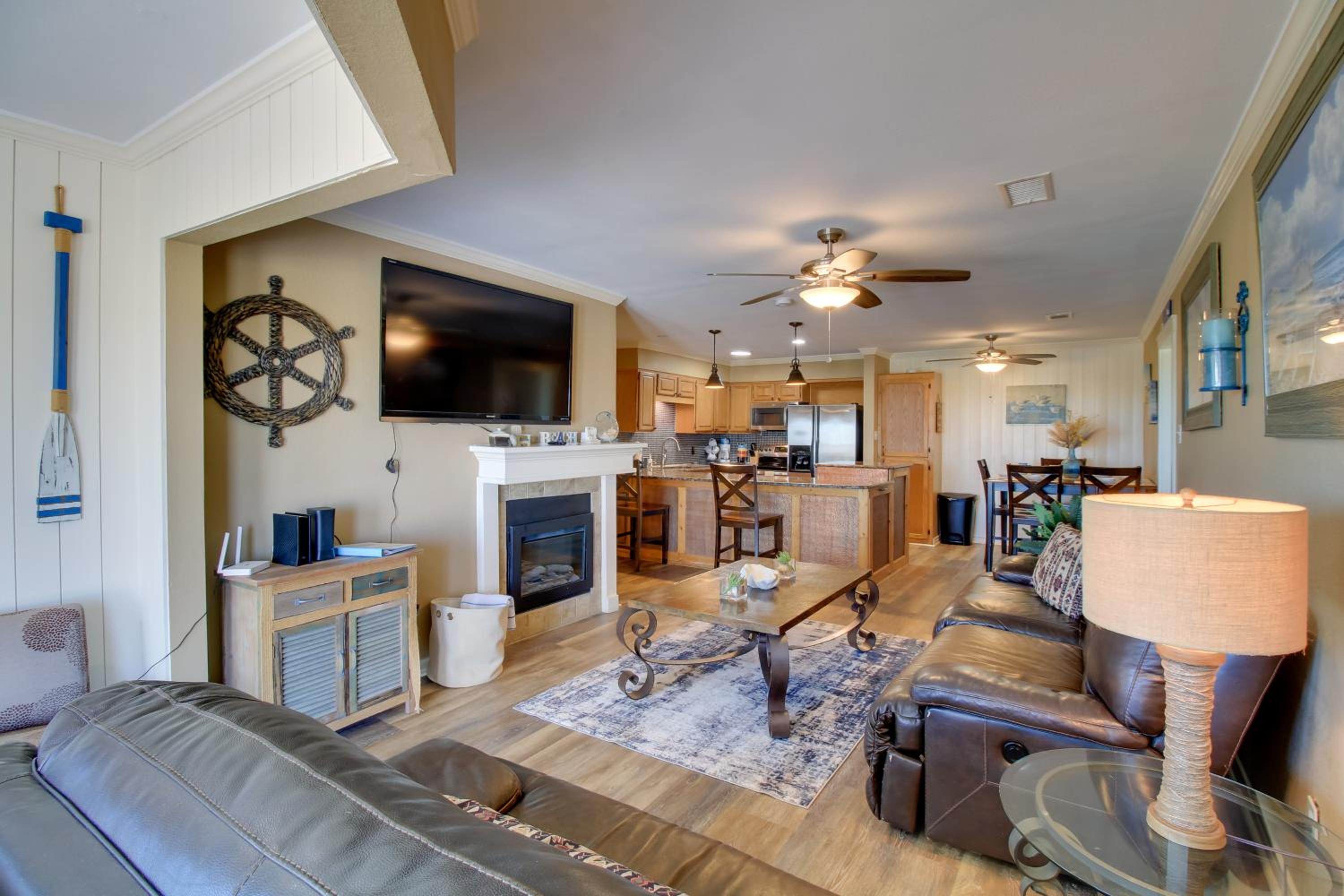Boardwalk to the Beach! Mustang Island Condo