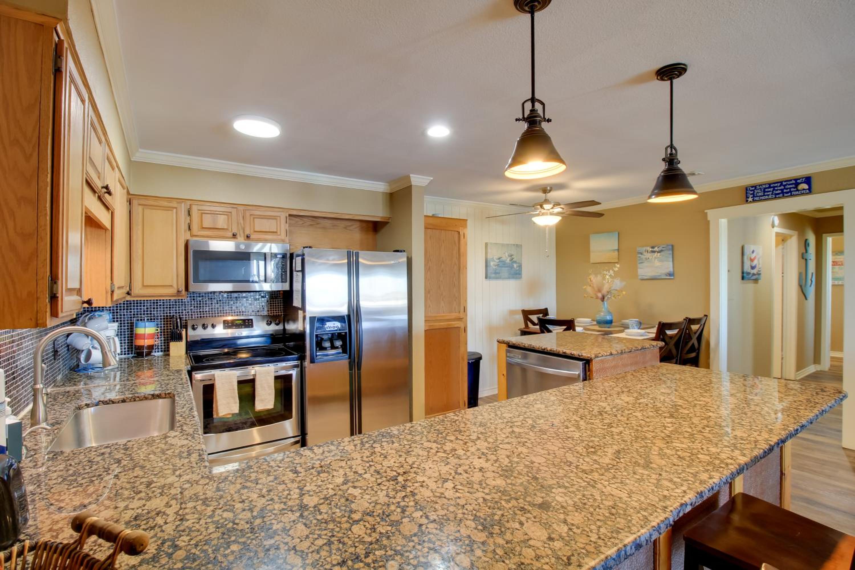 Boardwalk to the Beach! Mustang Island Condo