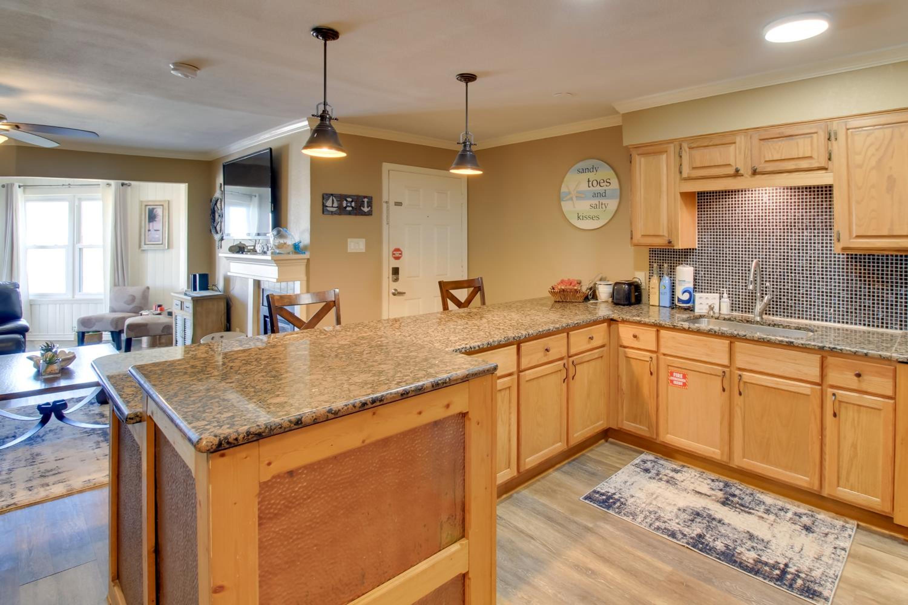 Boardwalk to the Beach! Mustang Island Condo