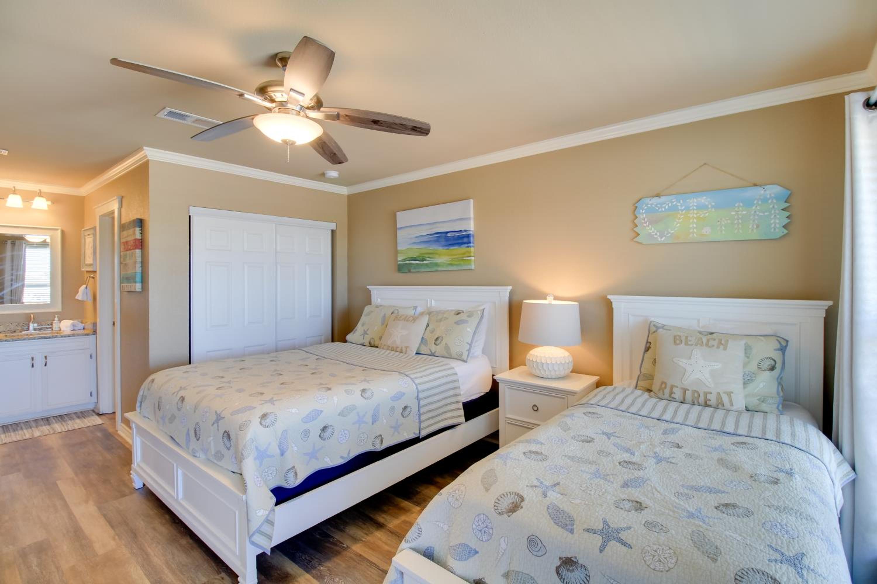 Boardwalk to the Beach! Mustang Island Condo