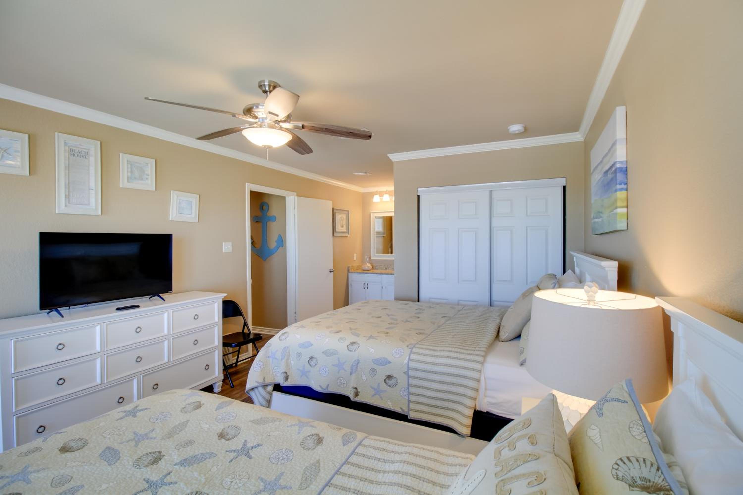 Boardwalk to the Beach! Mustang Island Condo