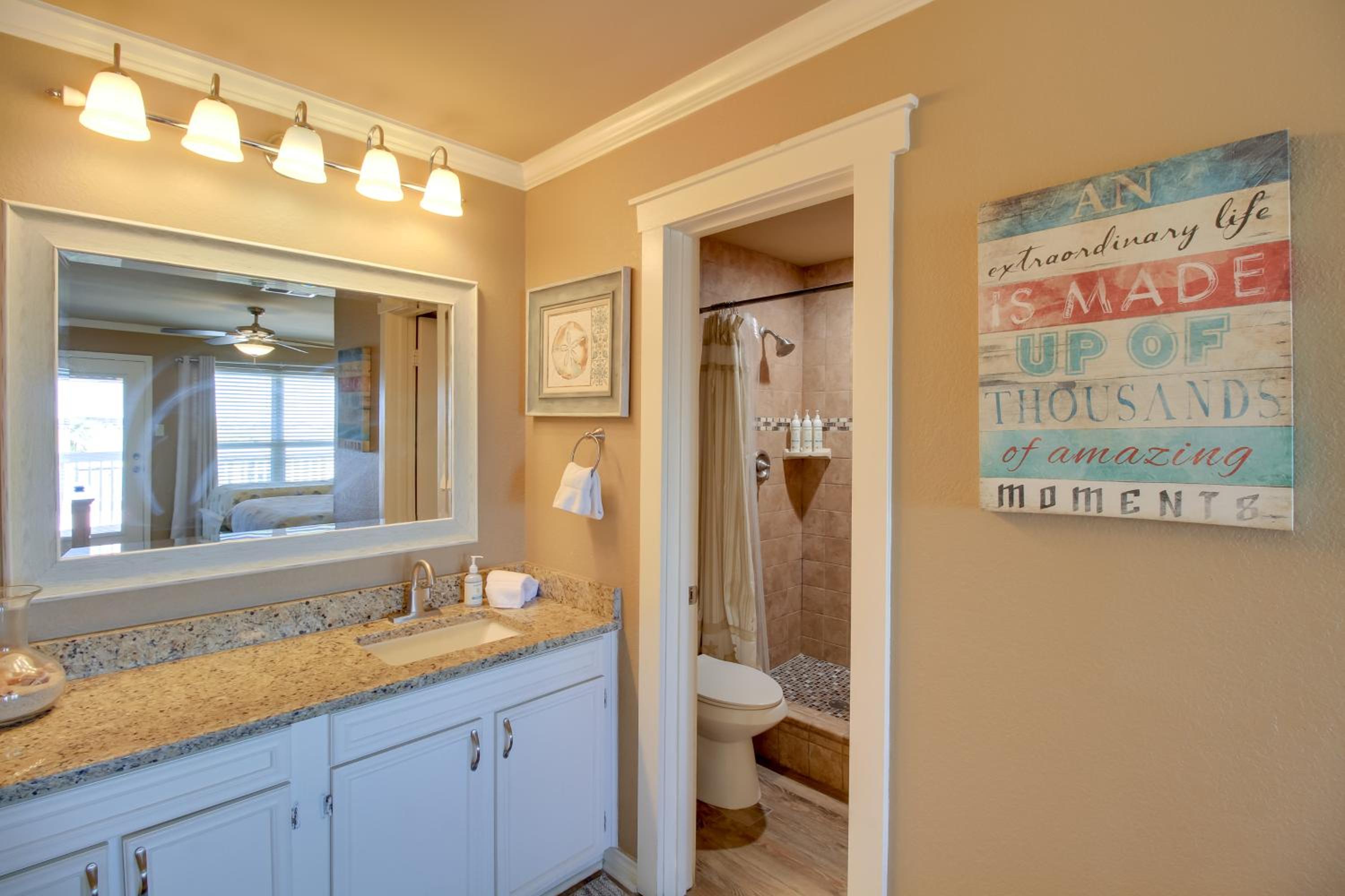 Boardwalk to the Beach! Mustang Island Condo