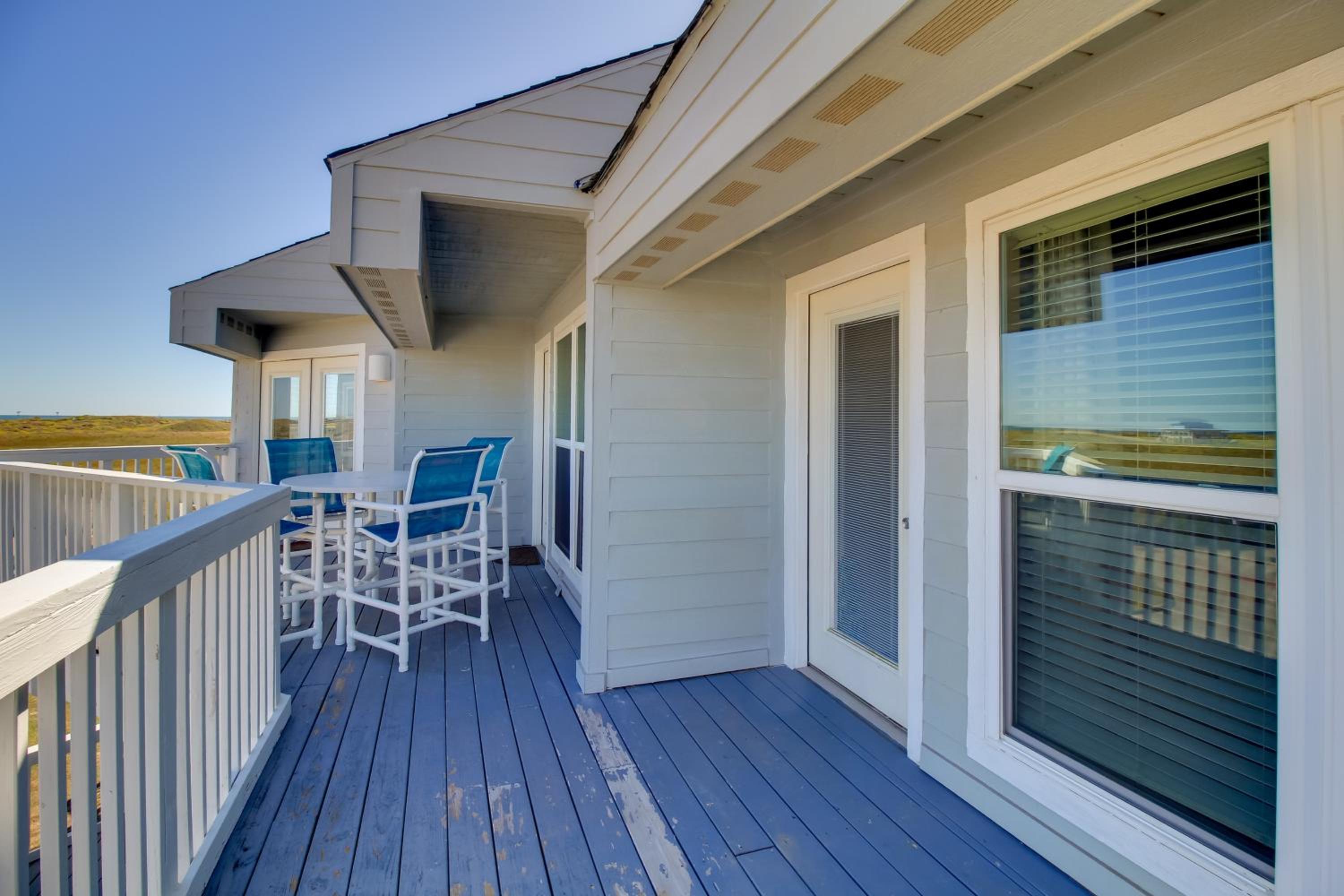 Boardwalk to the Beach! Mustang Island Condo