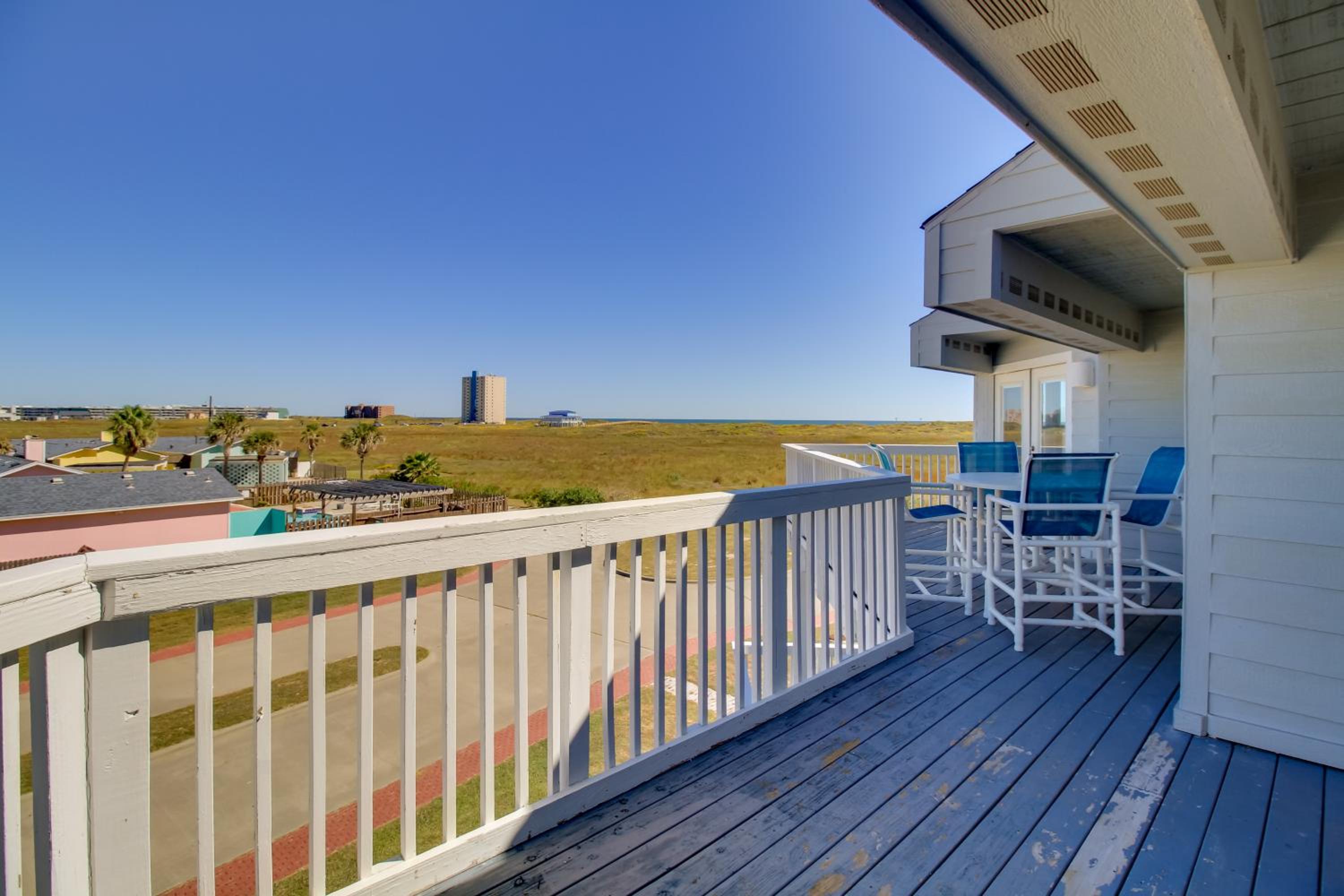 Boardwalk to the Beach! Mustang Island Condo