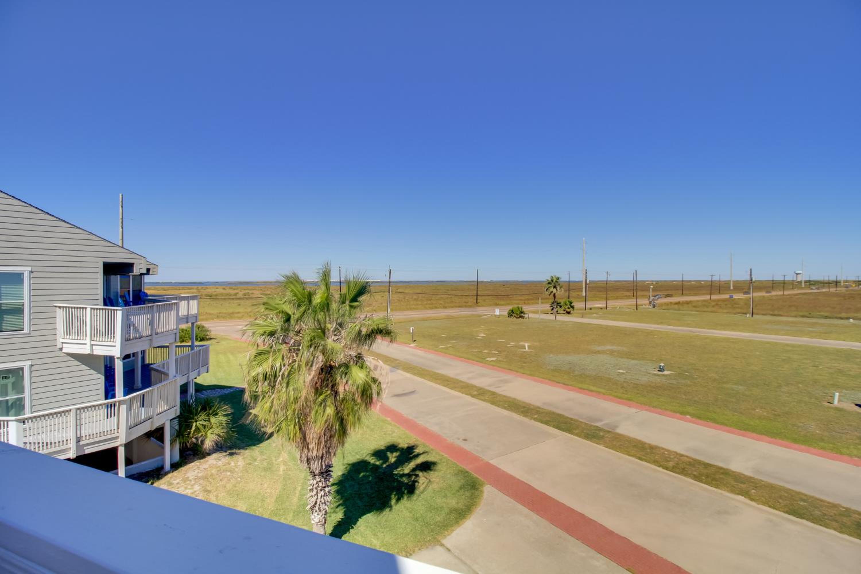Boardwalk to the Beach! Mustang Island Condo