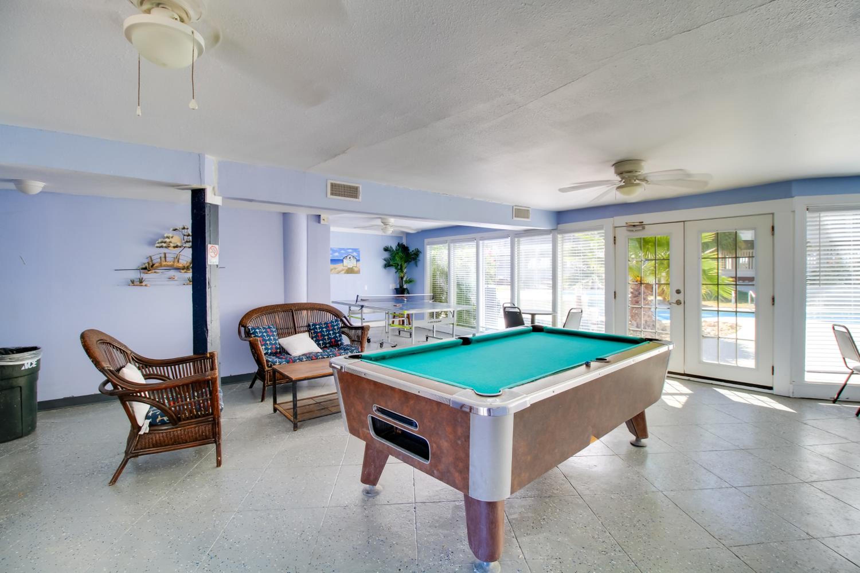Boardwalk to the Beach! Mustang Island Condo
