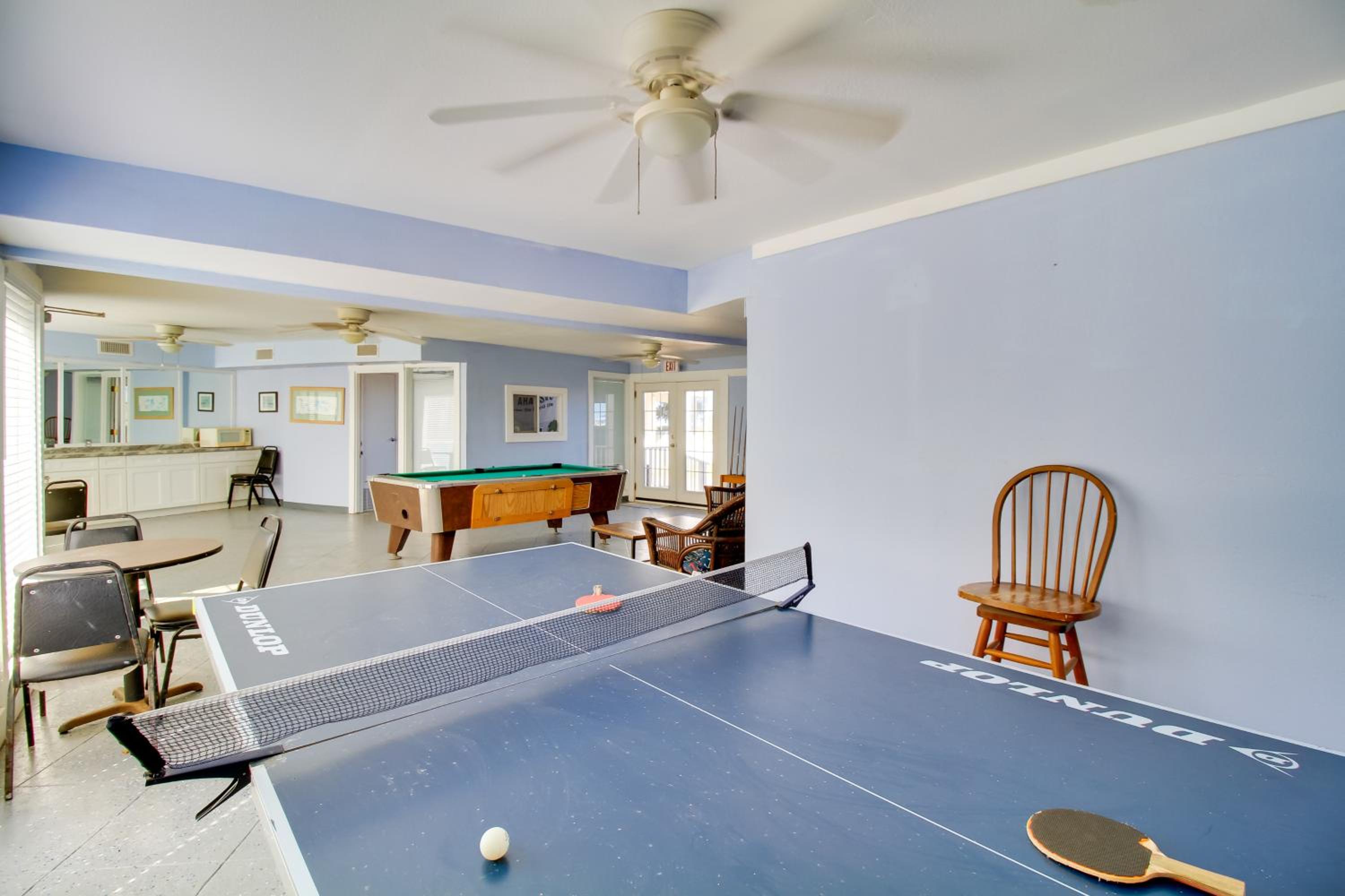 Boardwalk to the Beach! Mustang Island Condo
