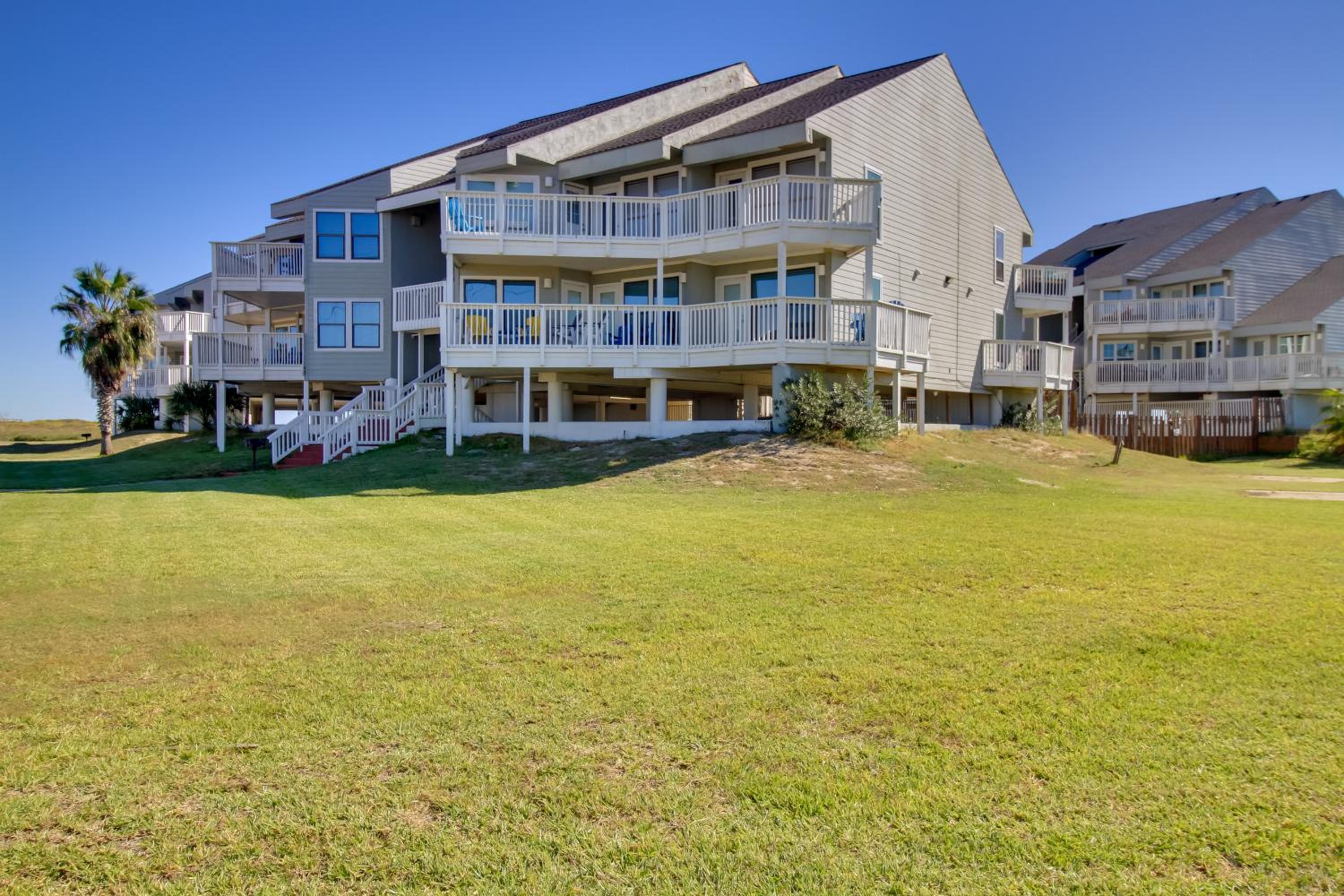 Boardwalk to the Beach! Mustang Island Condo