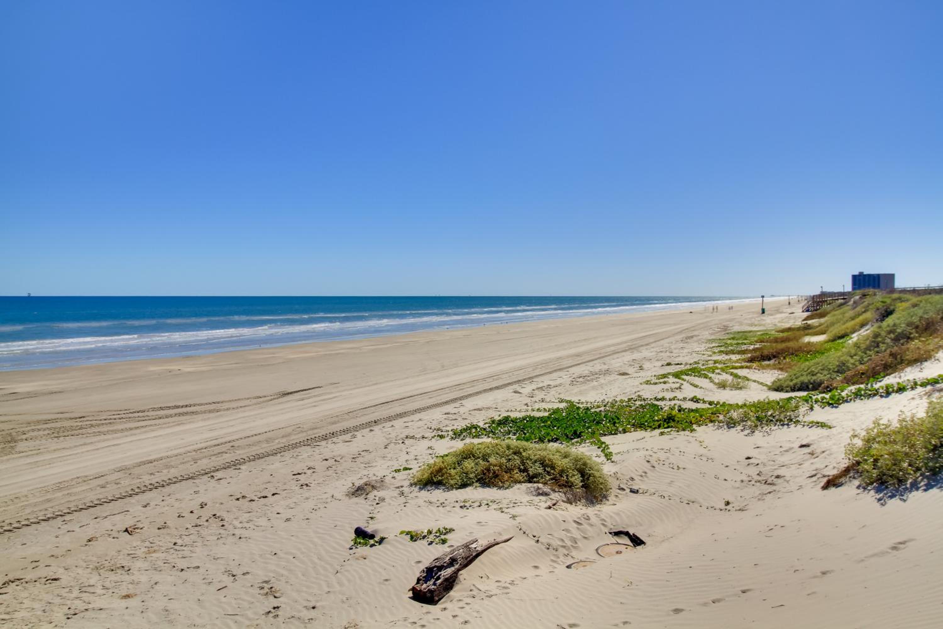 Boardwalk to the Beach! Mustang Island Condo