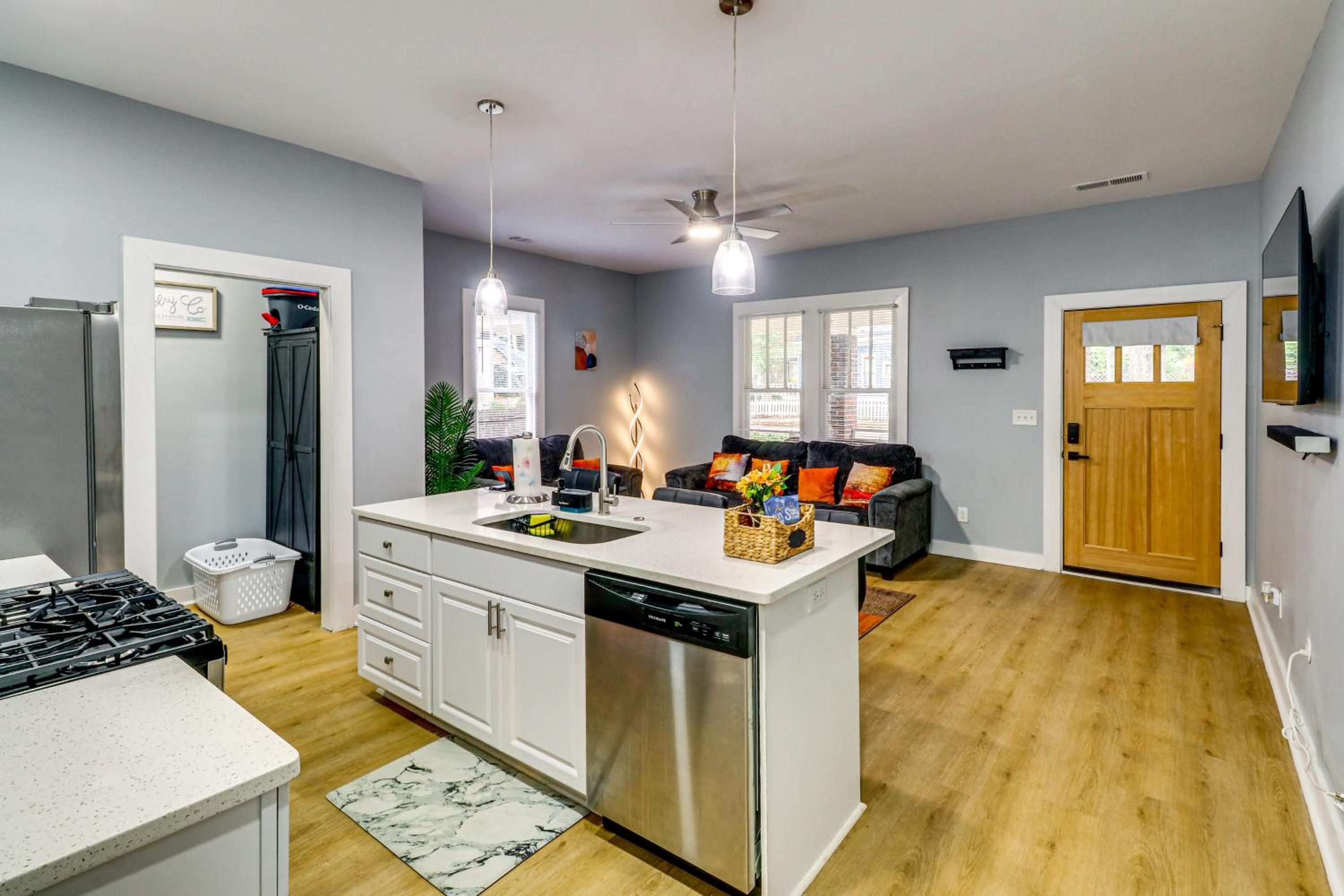 2 Mi to FIFA and Falcons Stadium Westside Townhome