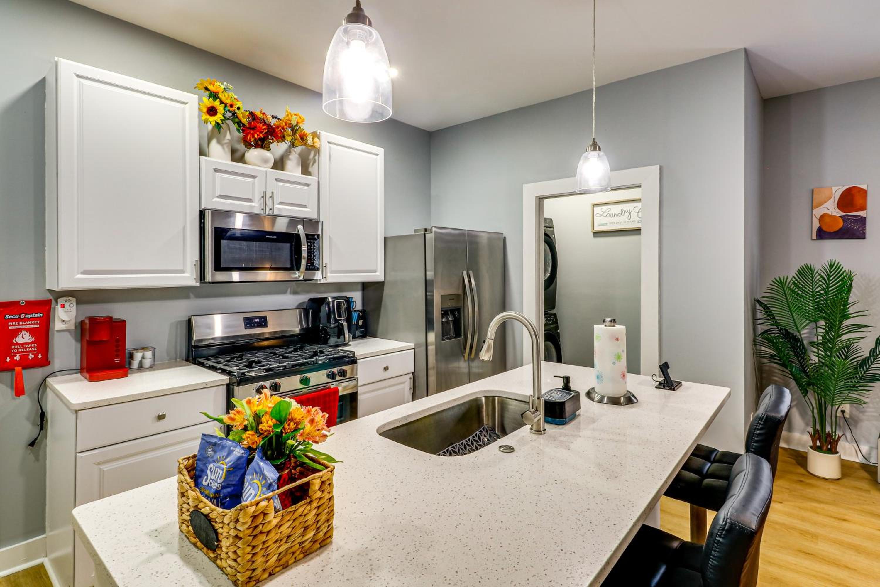 2 Mi to FIFA and Falcons Stadium Westside Townhome