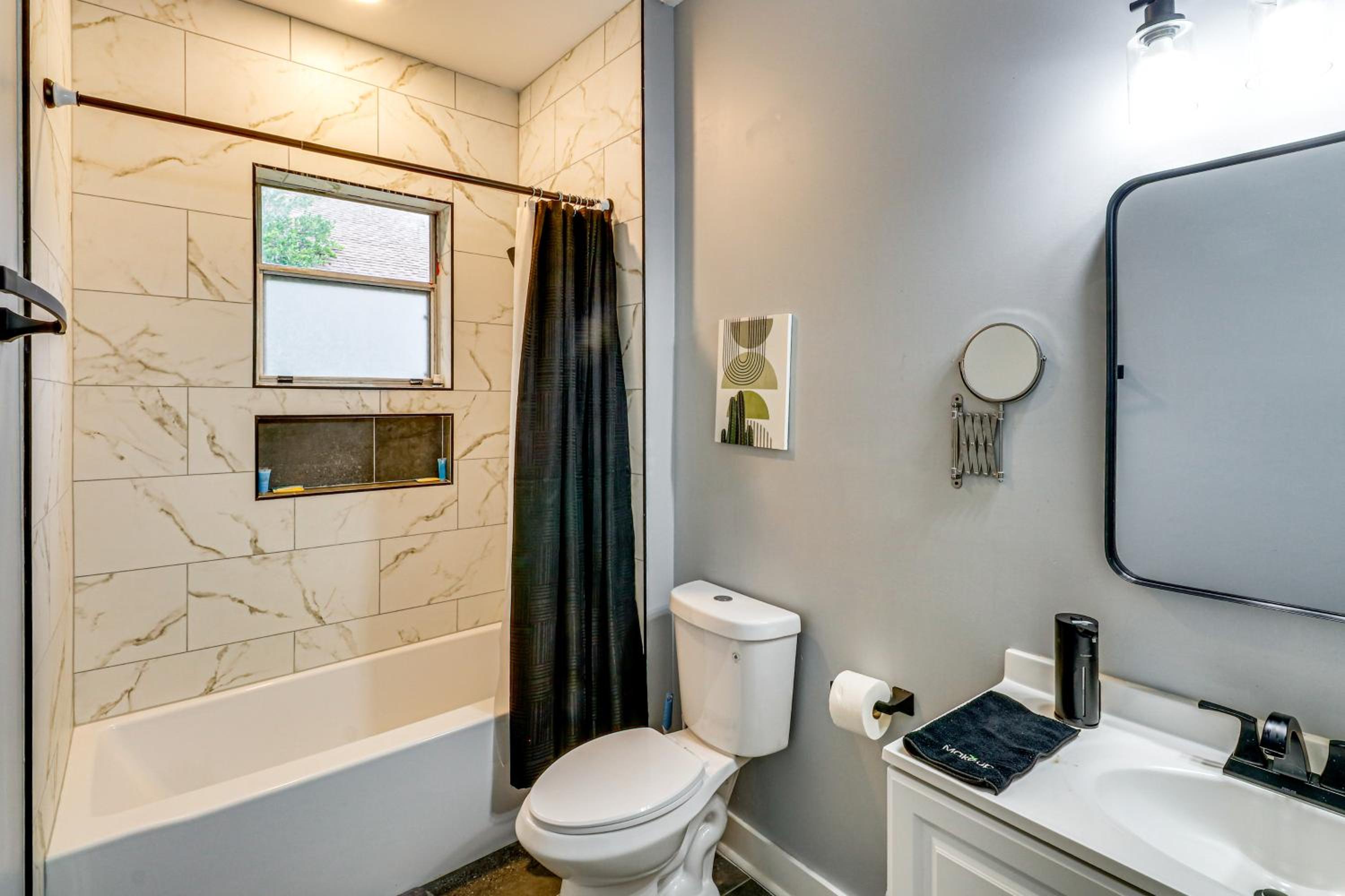 2 Mi to FIFA and Falcons Stadium Westside Townhome