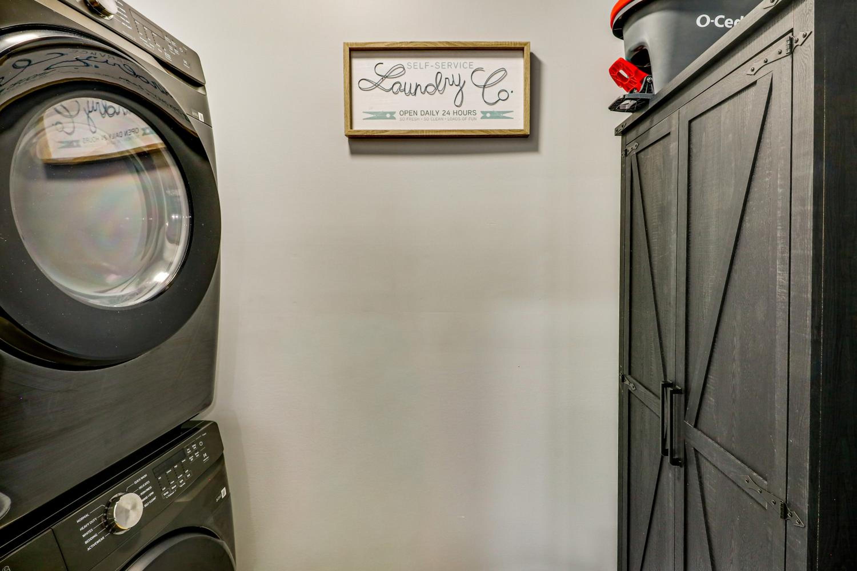 2 Mi to FIFA and Falcons Stadium Westside Townhome