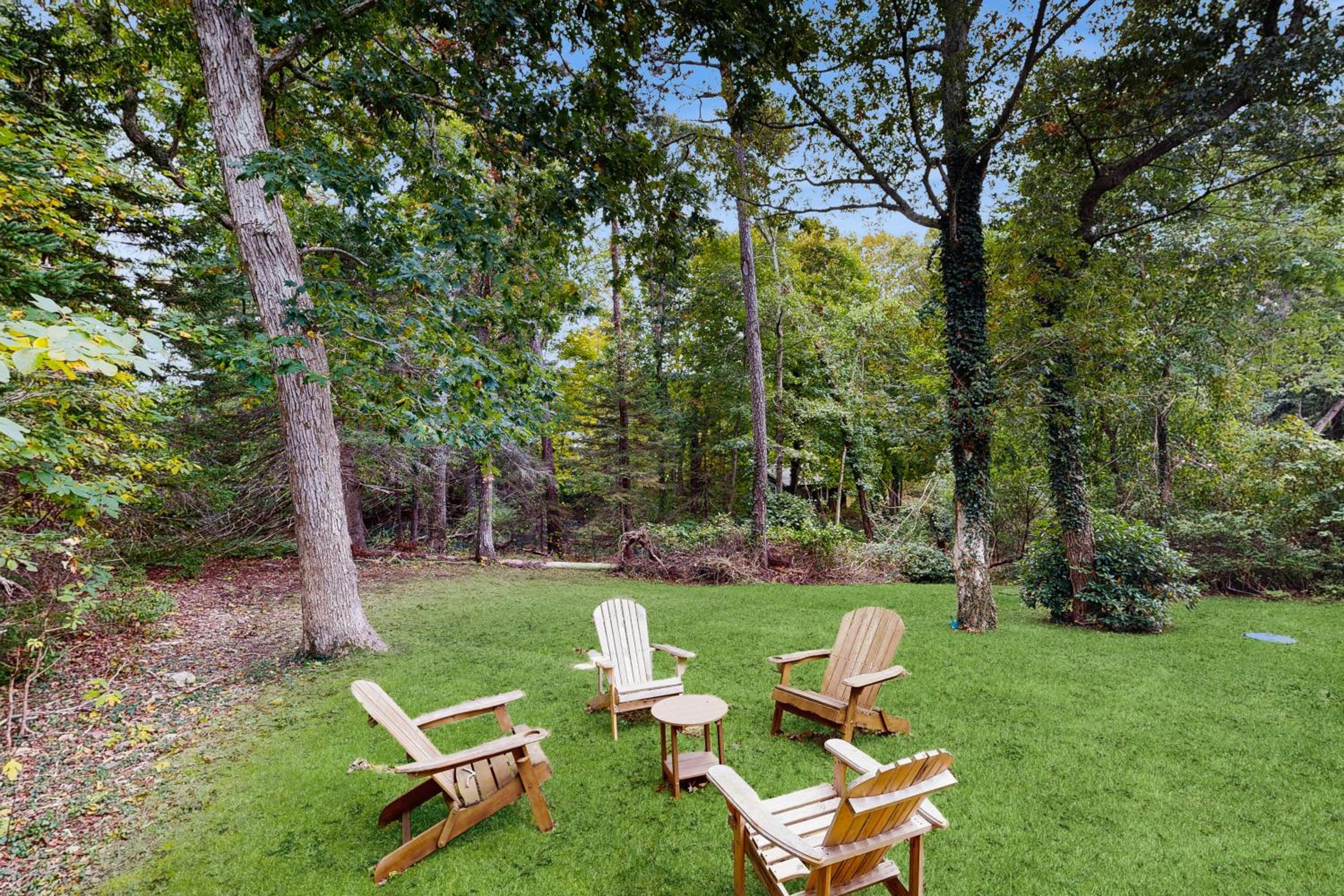Bring Your Pup, Walk to Beach! Vineyard Haven Home