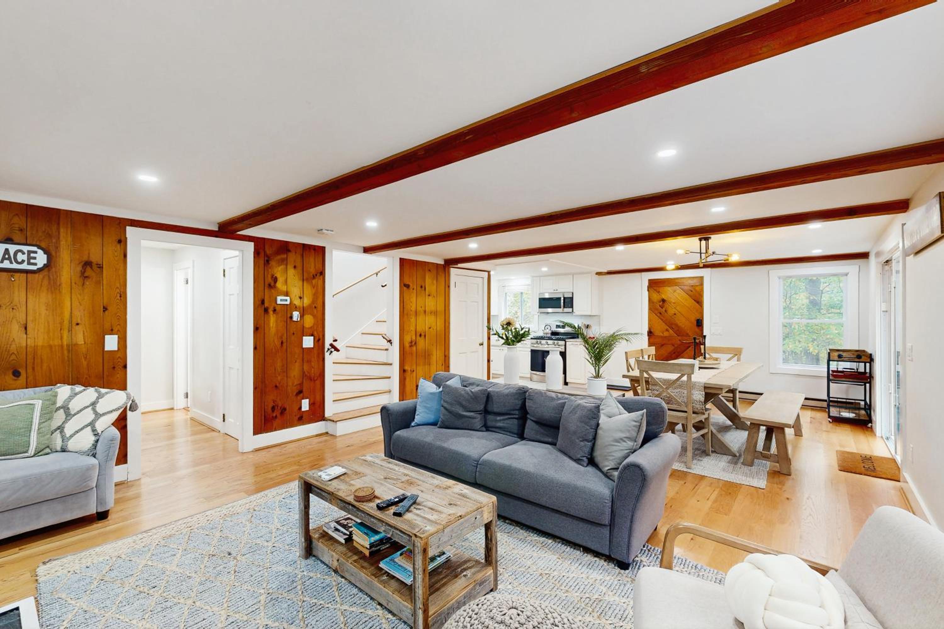 Bring Your Pup, Walk to Beach! Vineyard Haven Home