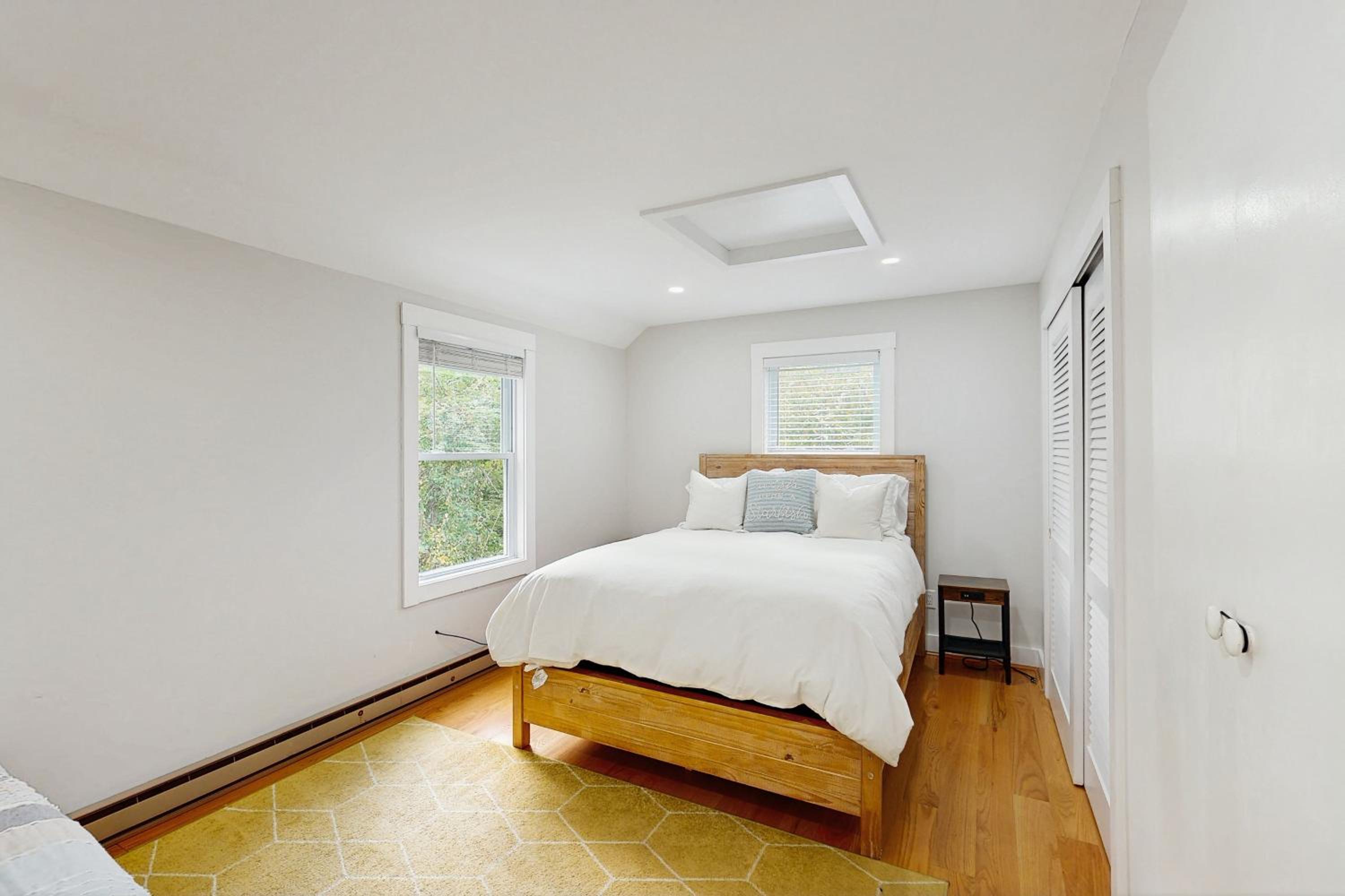 Bring Your Pup, Walk to Beach! Vineyard Haven Home