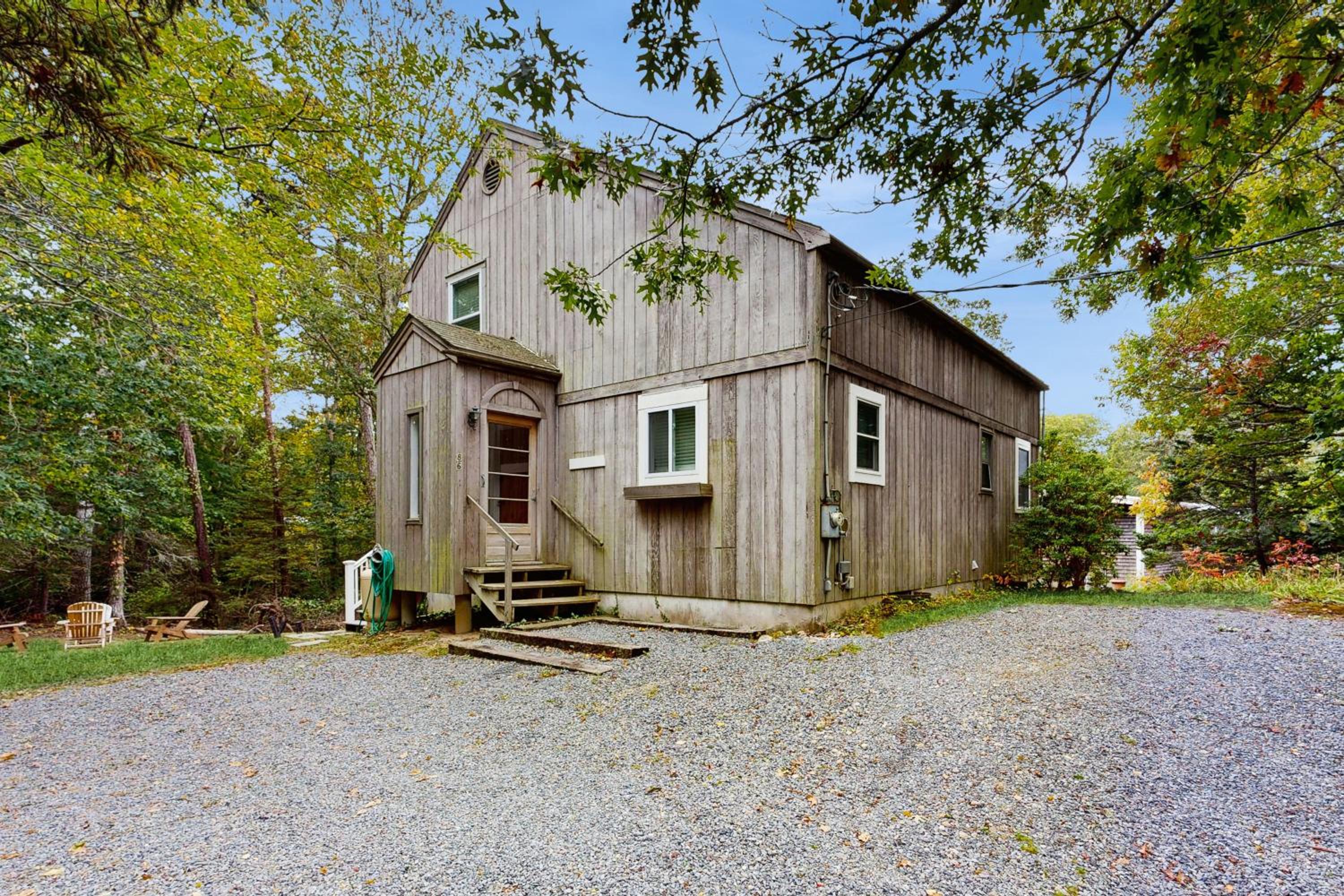 Bring Your Pup, Walk to Beach! Vineyard Haven Home