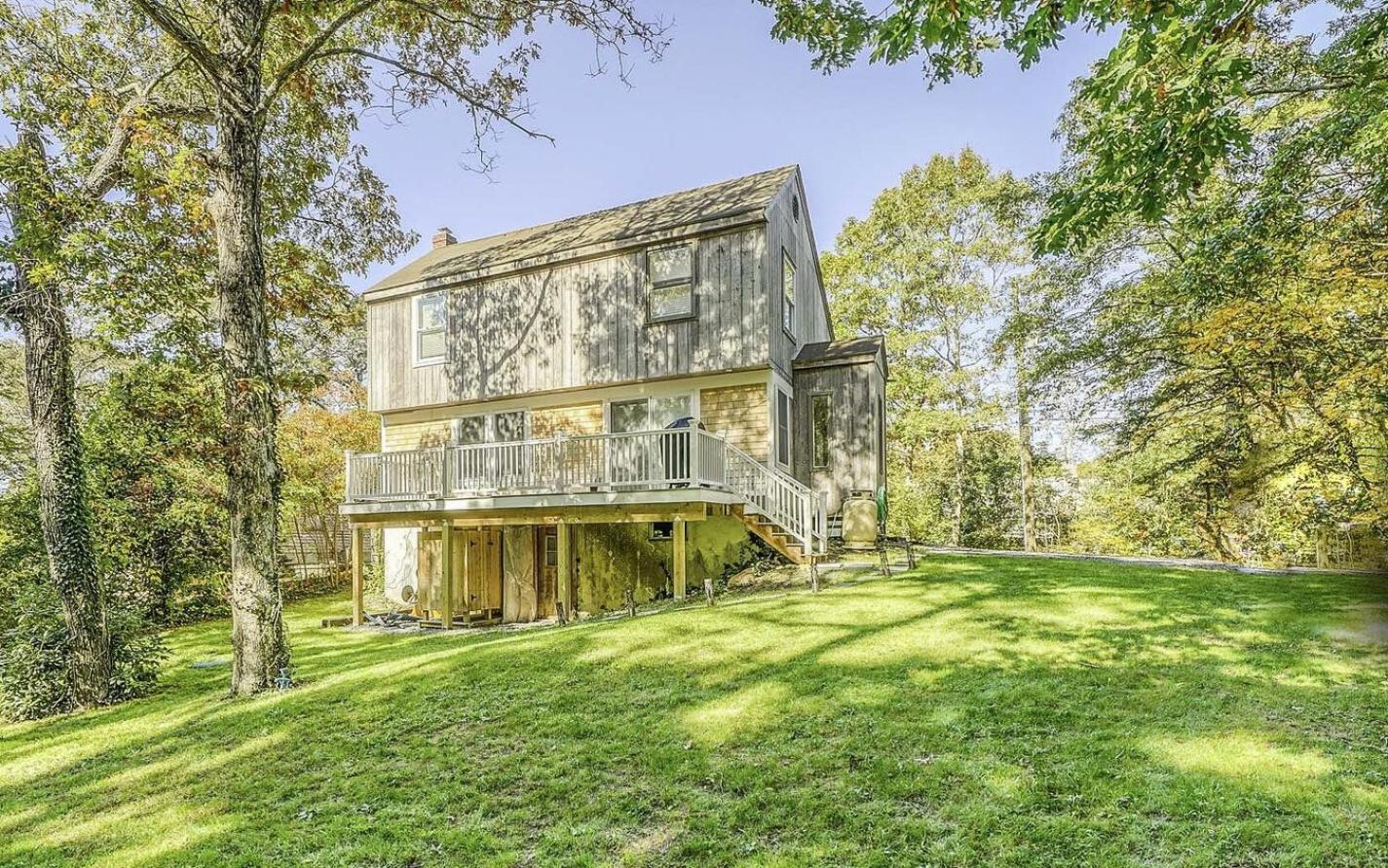 Bring Your Pup, Walk to Beach! Vineyard Haven Home