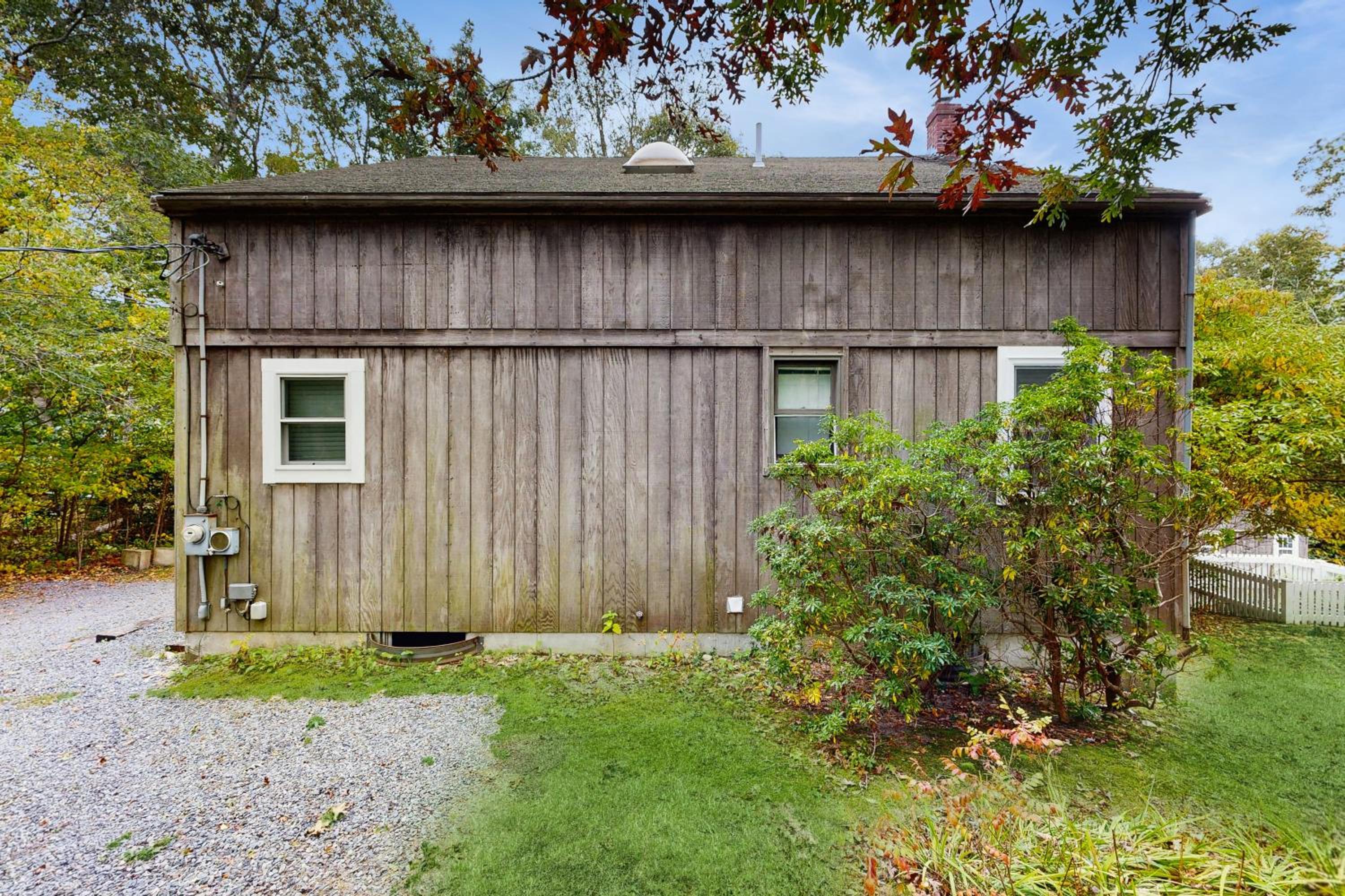 Bring Your Pup, Walk to Beach! Vineyard Haven Home