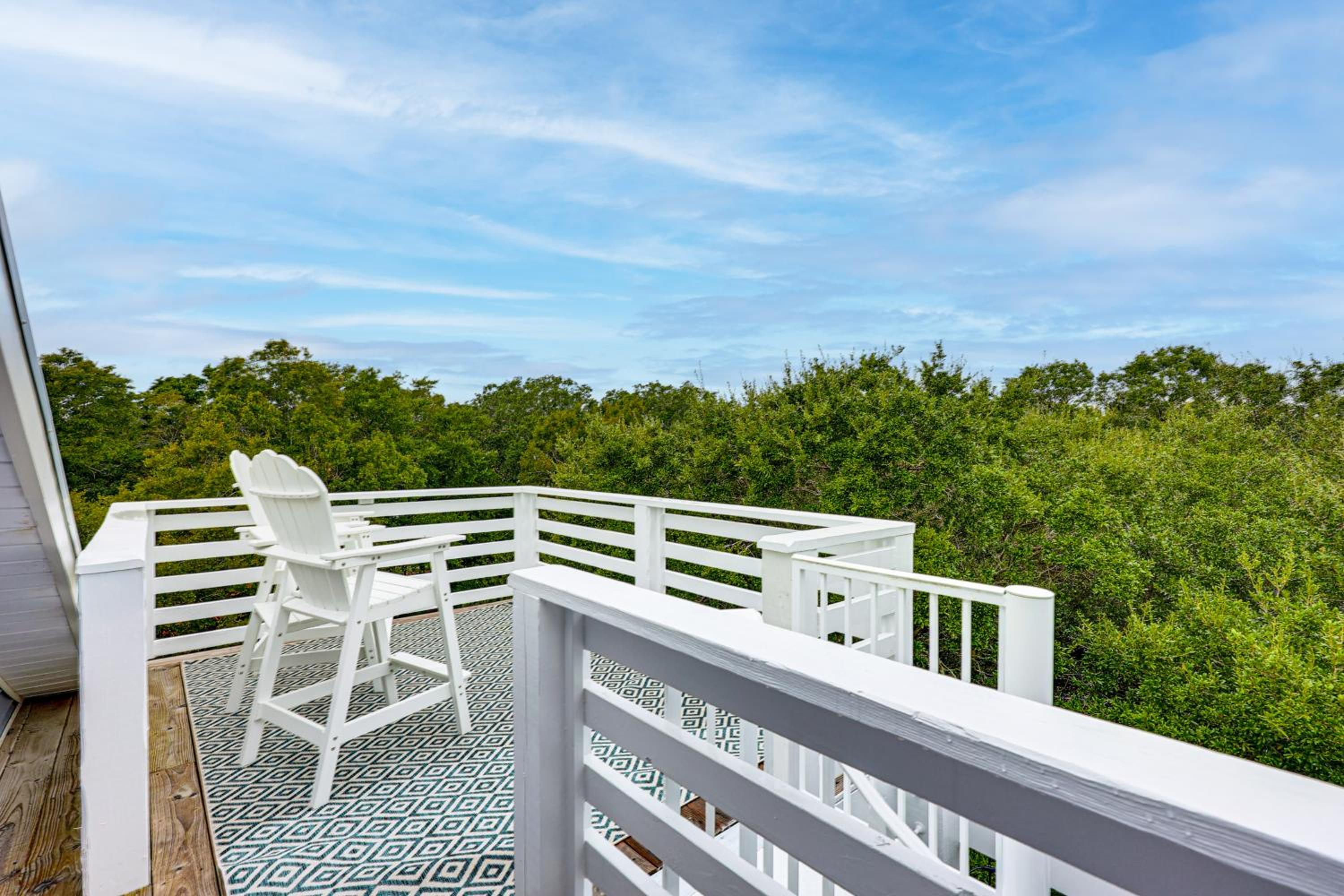 Explore the Seashore! Sunny Carolina Beach Home