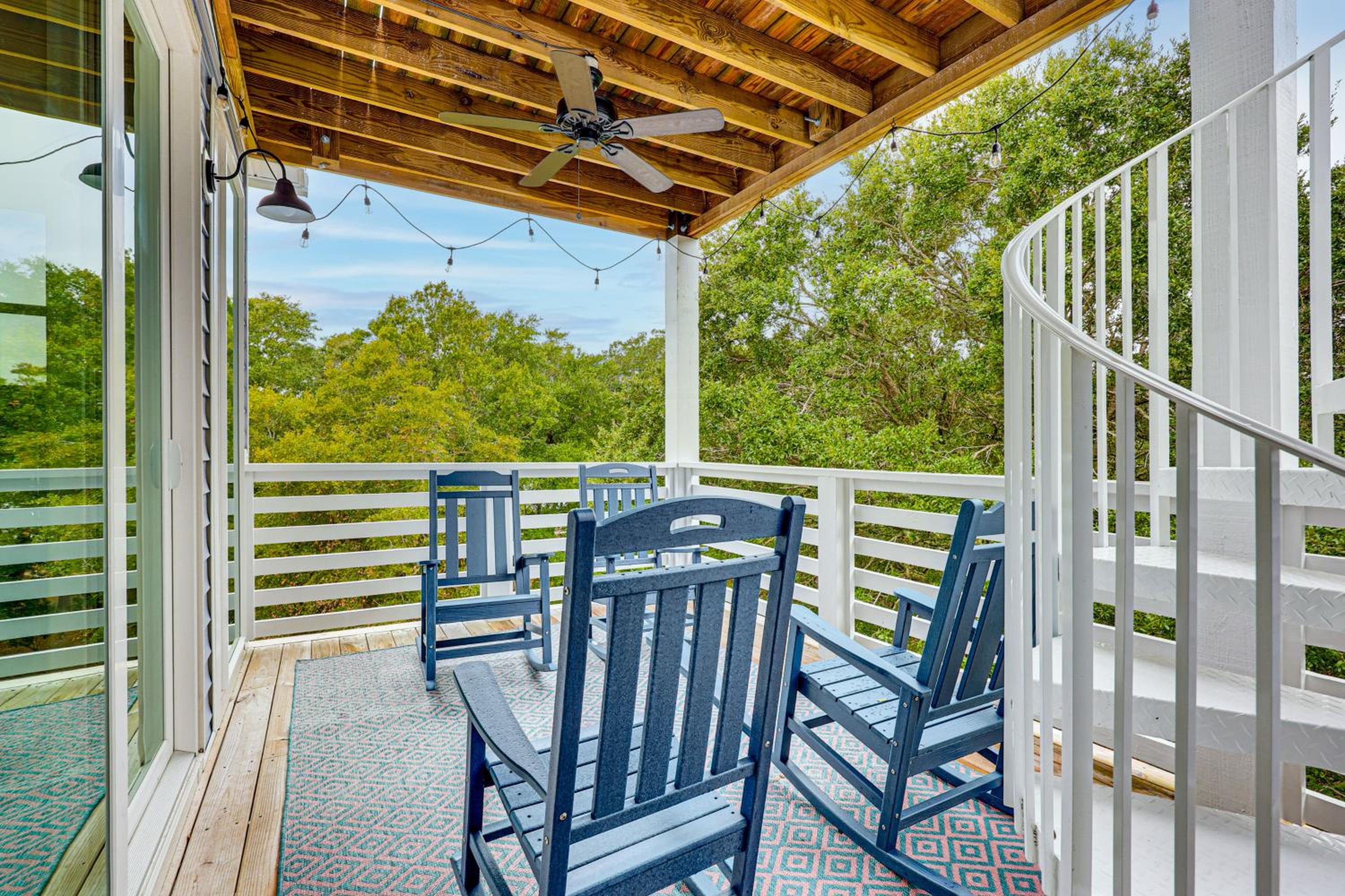 Explore the Seashore! Sunny Carolina Beach Home