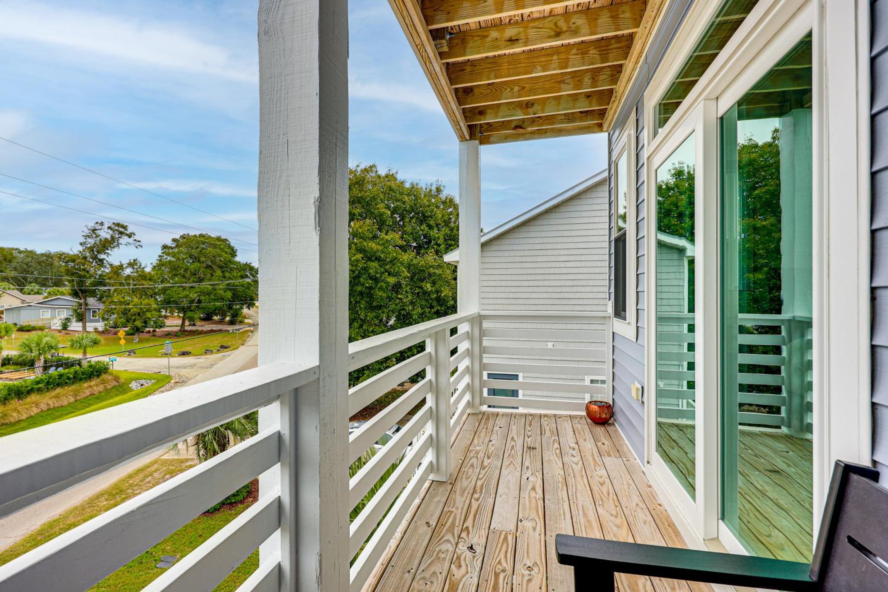 Explore the Seashore! Sunny Carolina Beach Home