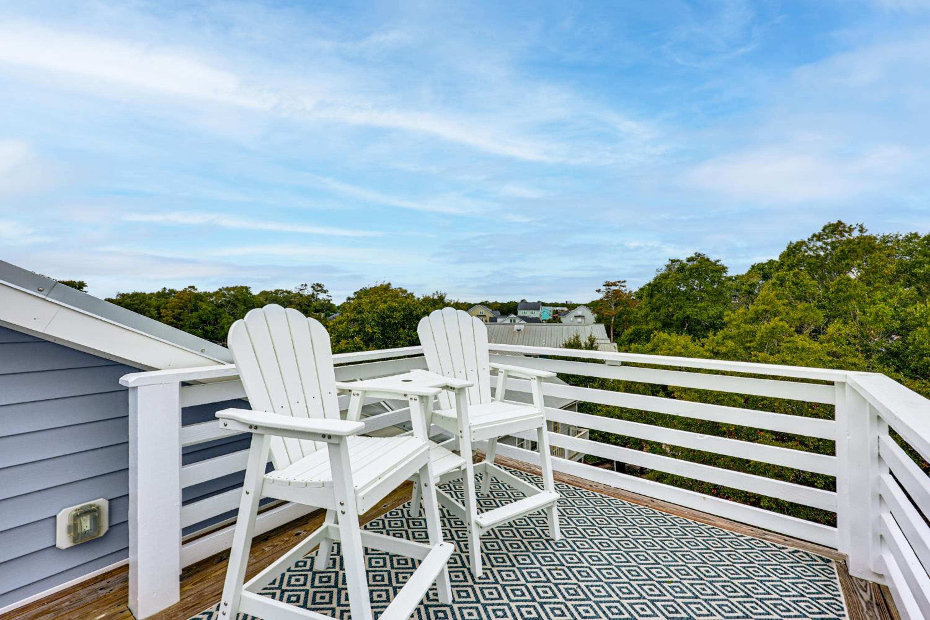 Explore the Seashore! Sunny Carolina Beach Home