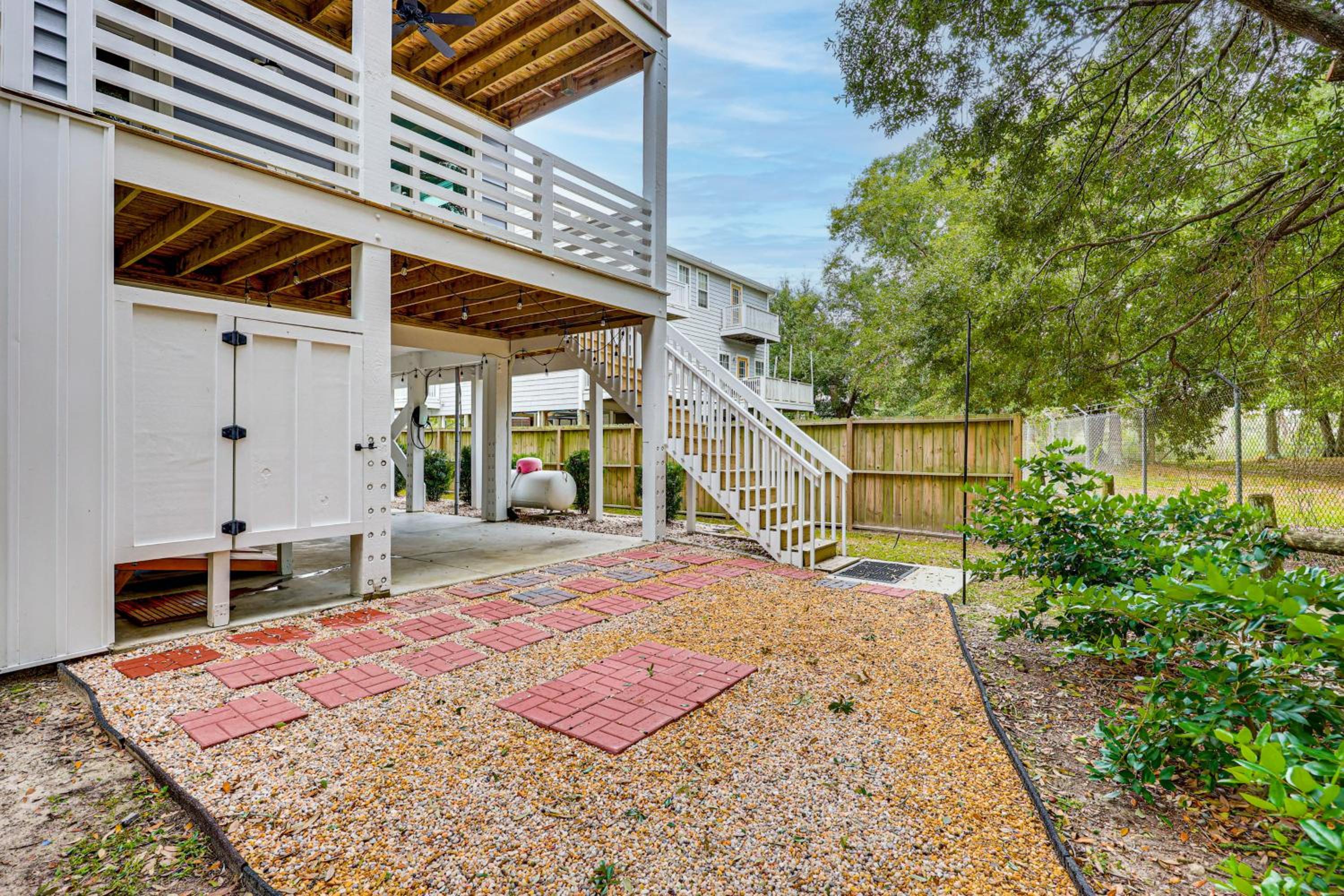 Explore the Seashore! Sunny Carolina Beach Home