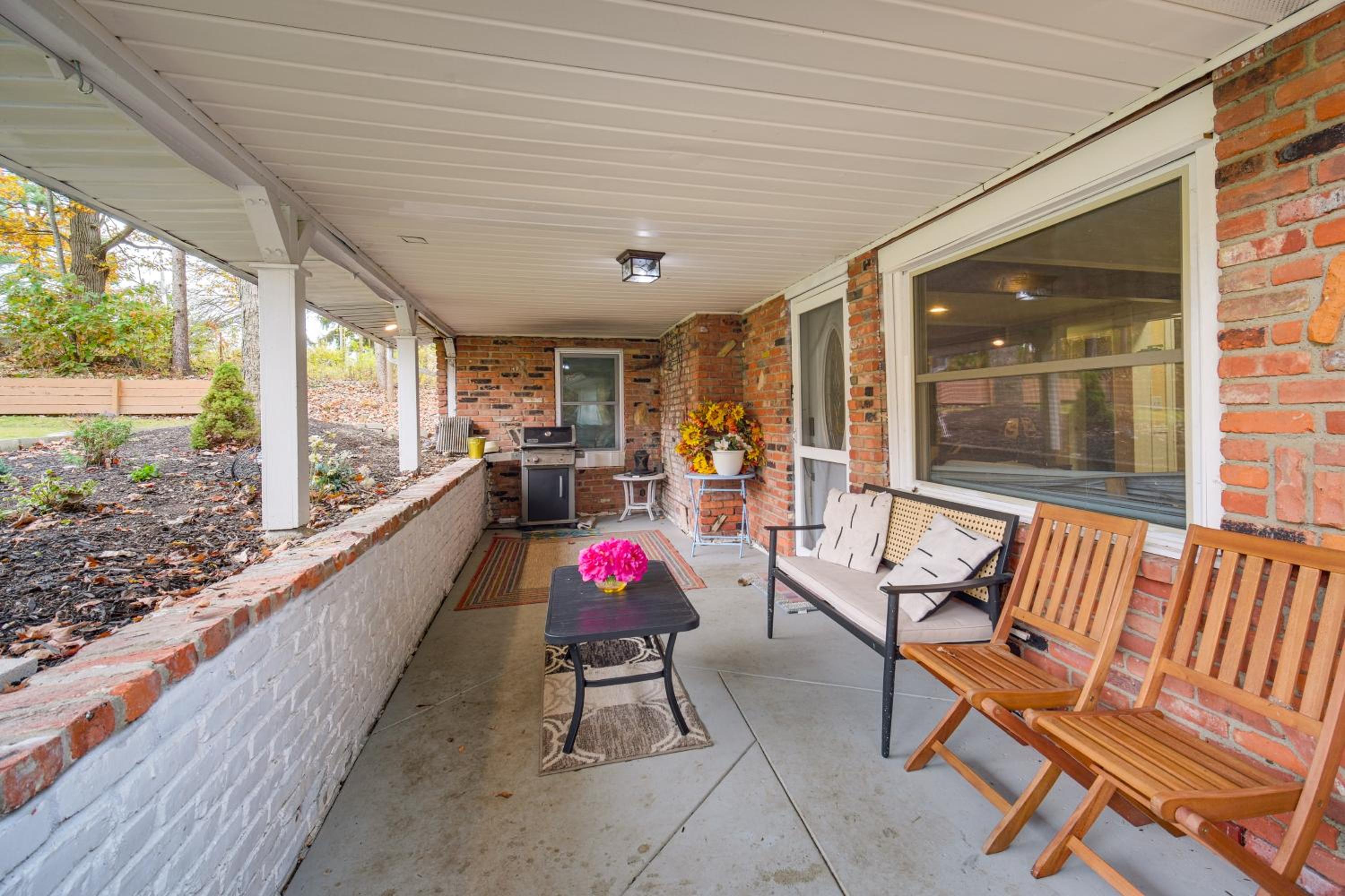 Easy Cleveland Access! Quiet Suburb Stay with Yard