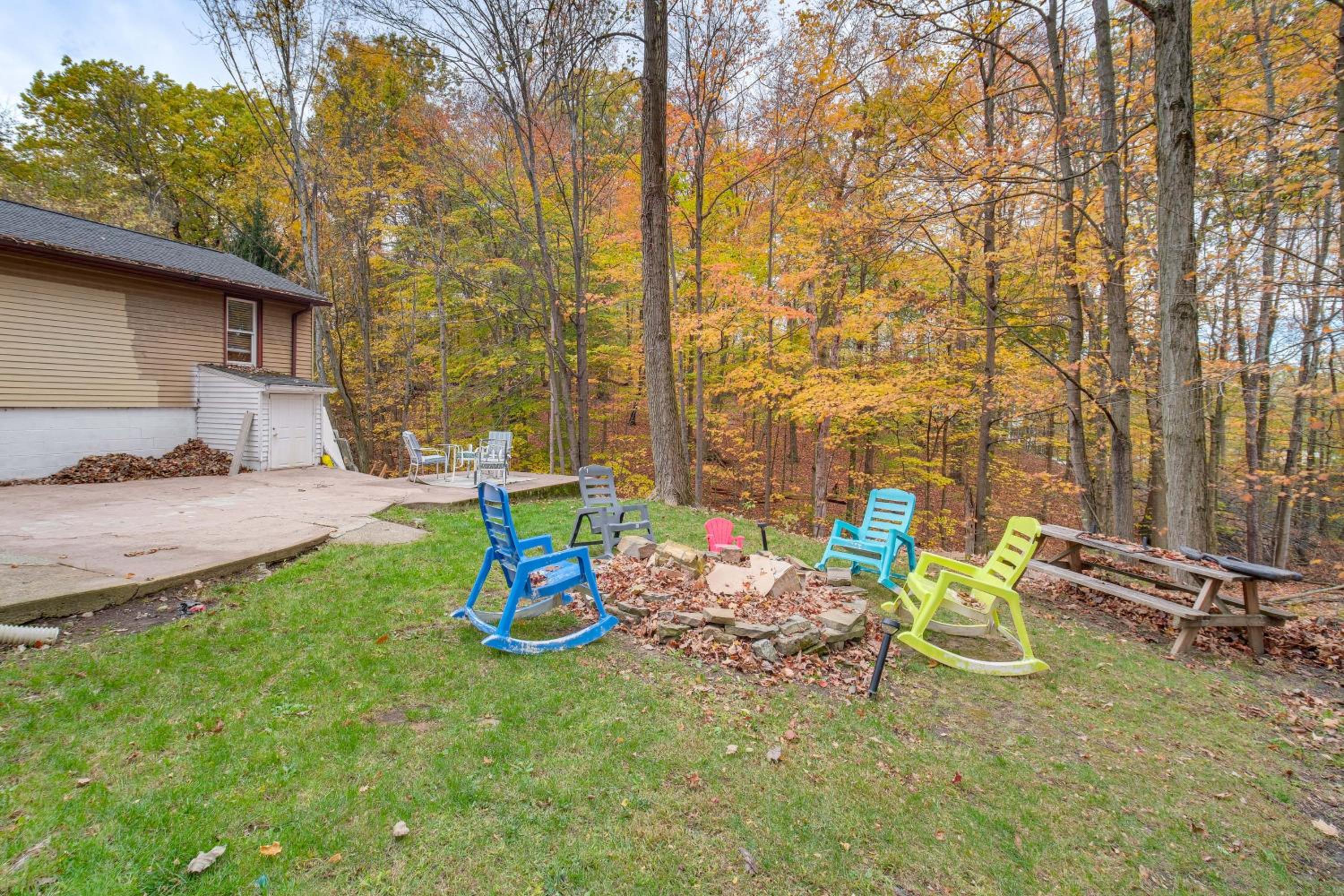 Easy Cleveland Access! Quiet Suburb Stay with Yard