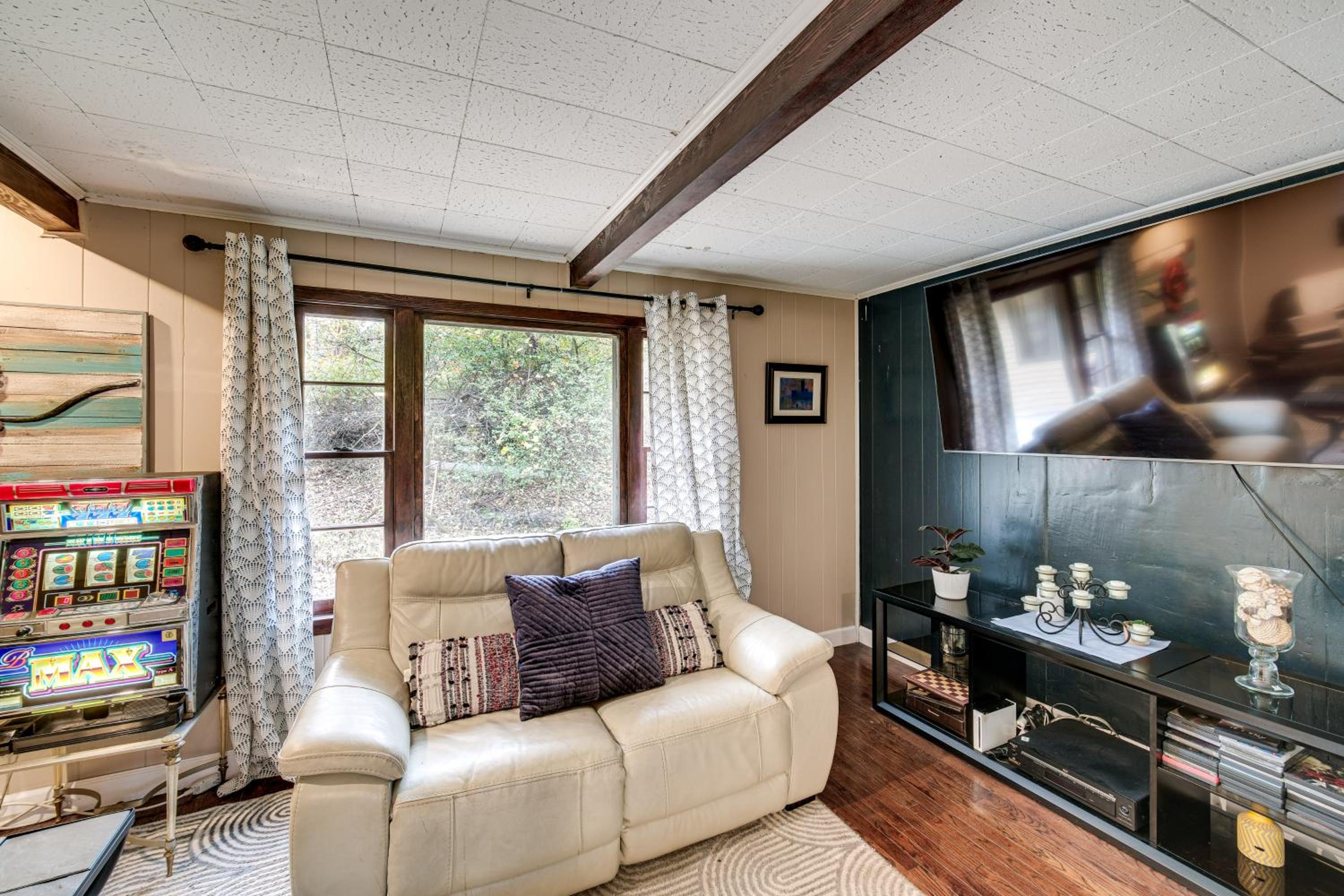 Easy Cleveland Access! Quiet Suburb Stay with Yard