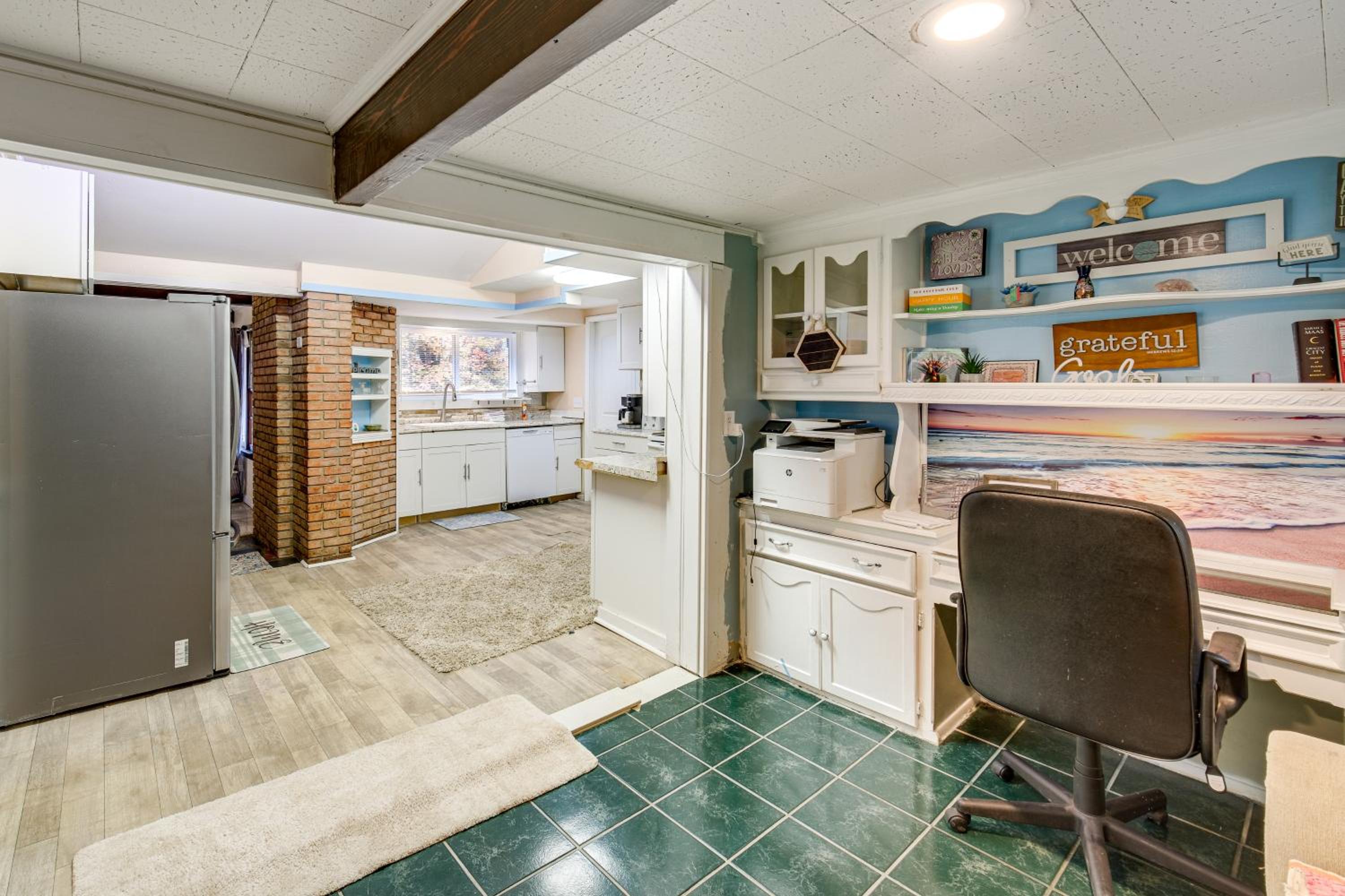 Easy Cleveland Access! Quiet Suburb Stay with Yard