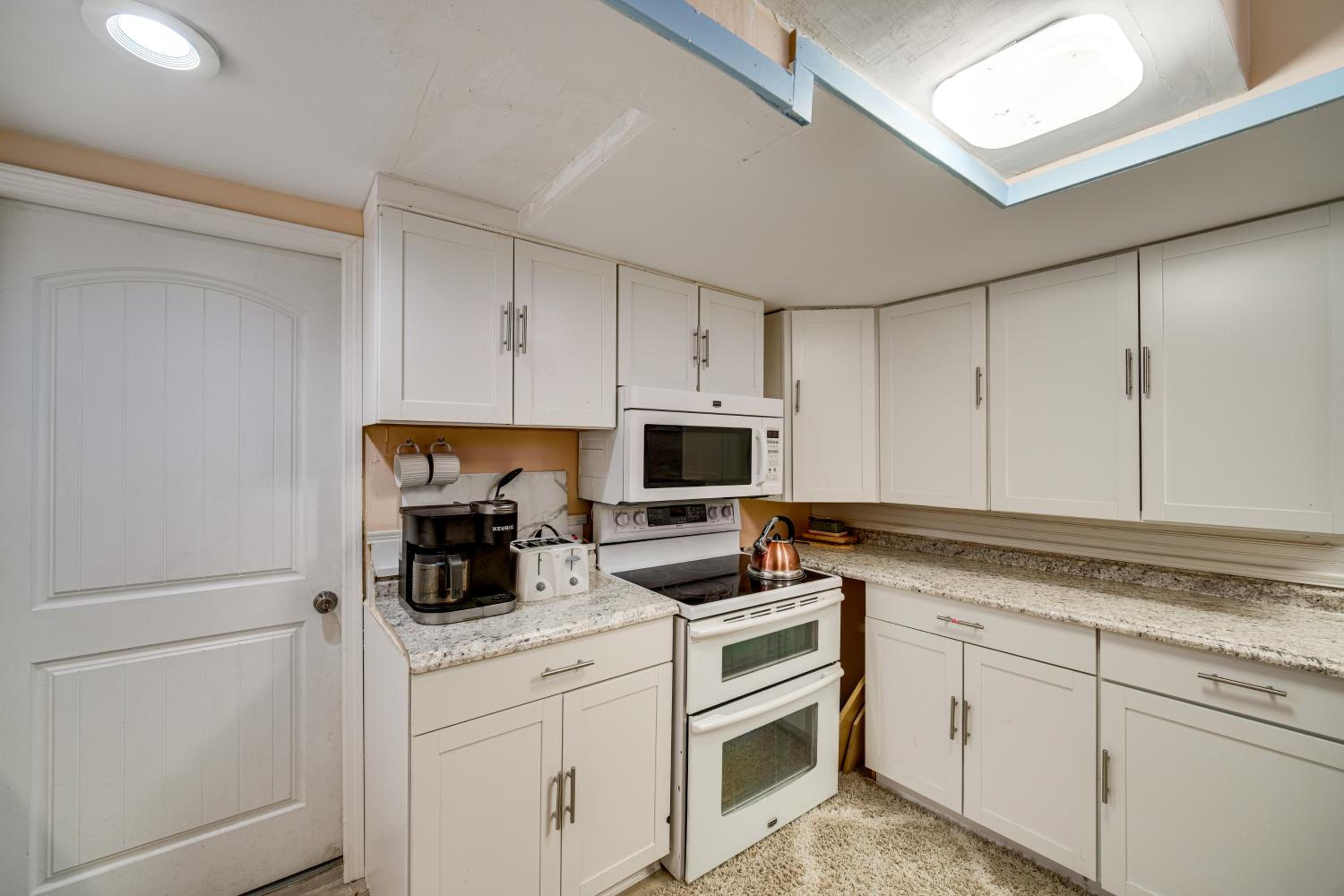 Easy Cleveland Access! Quiet Suburb Stay with Yard