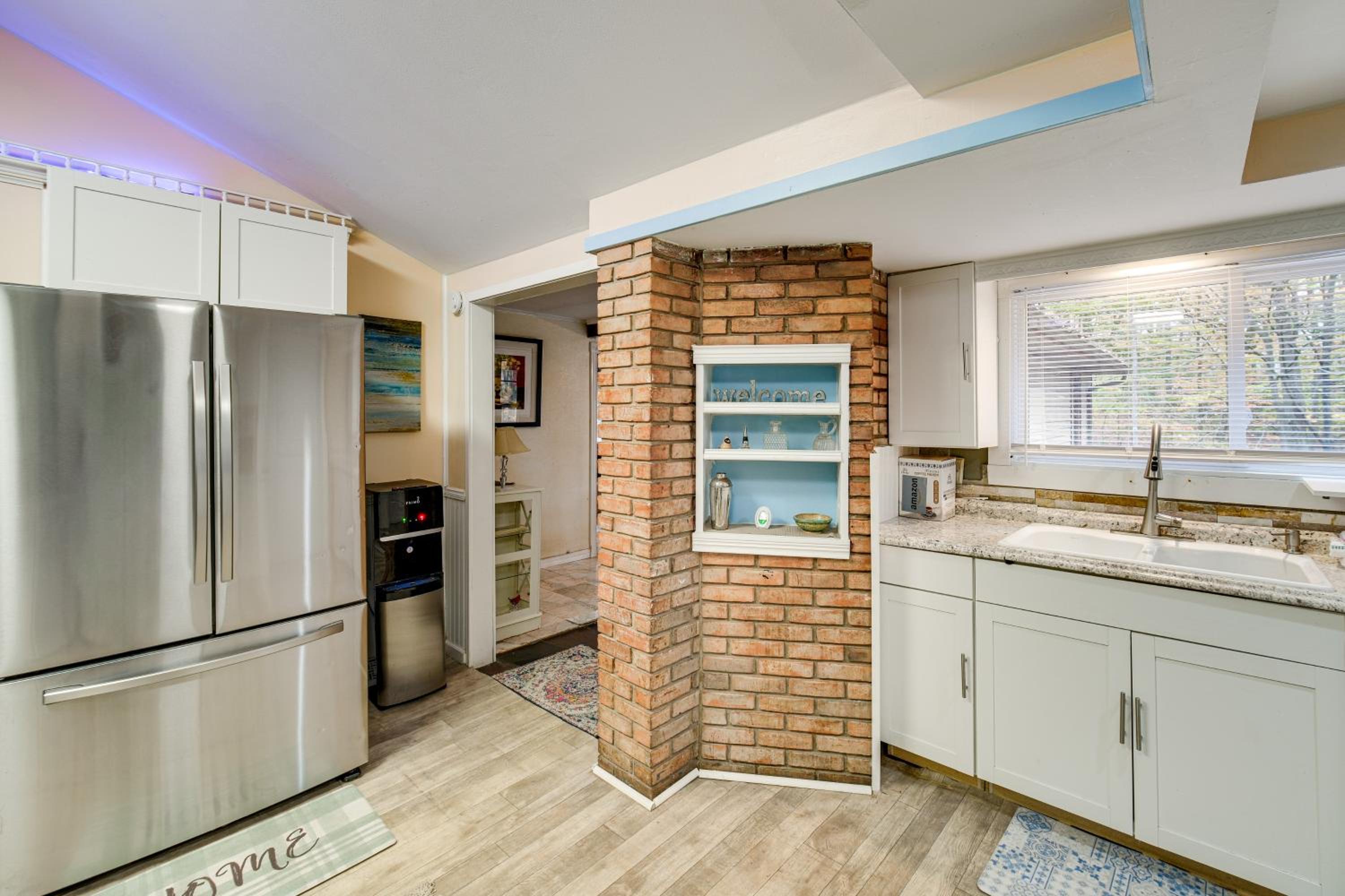 Easy Cleveland Access! Quiet Suburb Stay with Yard