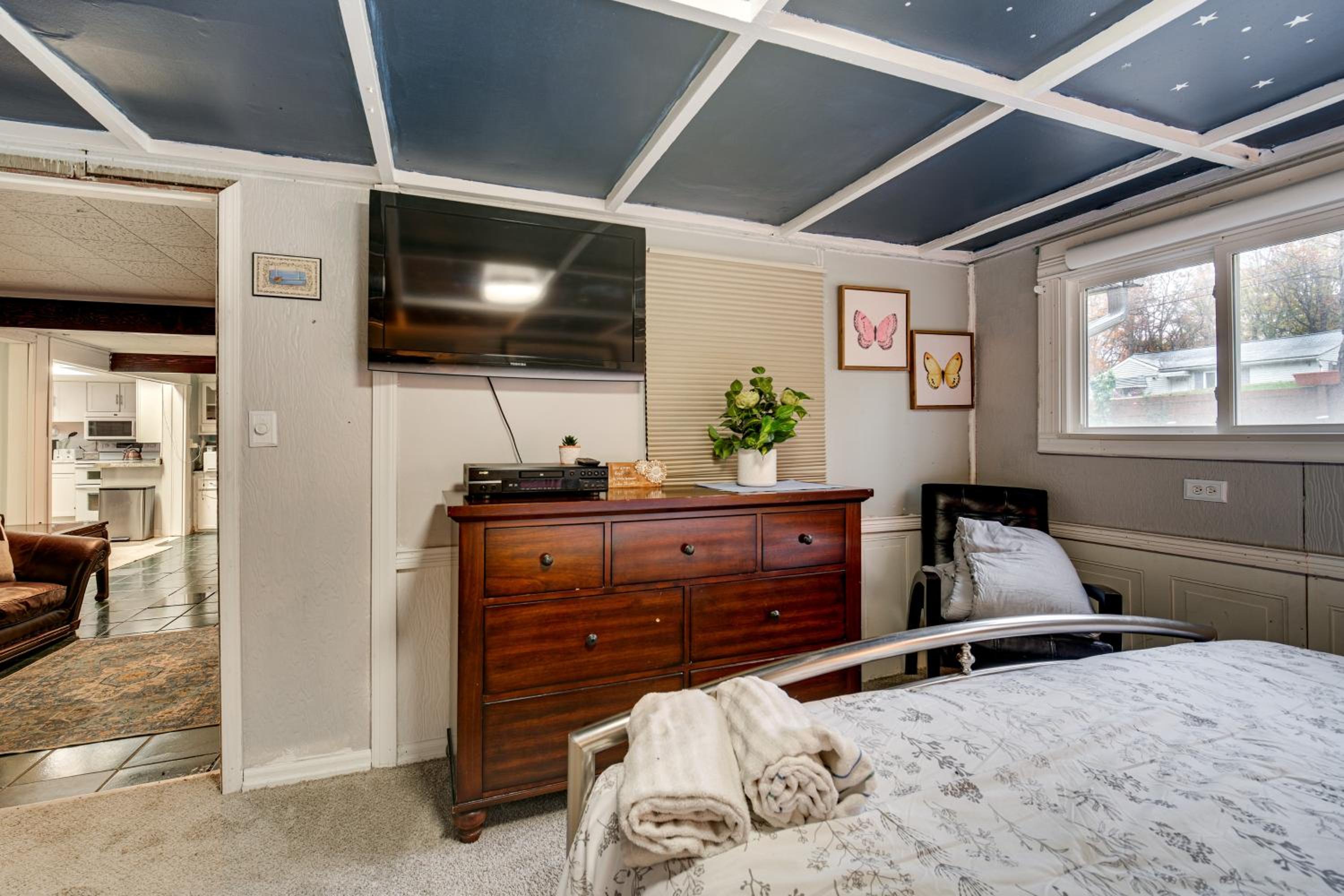 Easy Cleveland Access! Quiet Suburb Stay with Yard