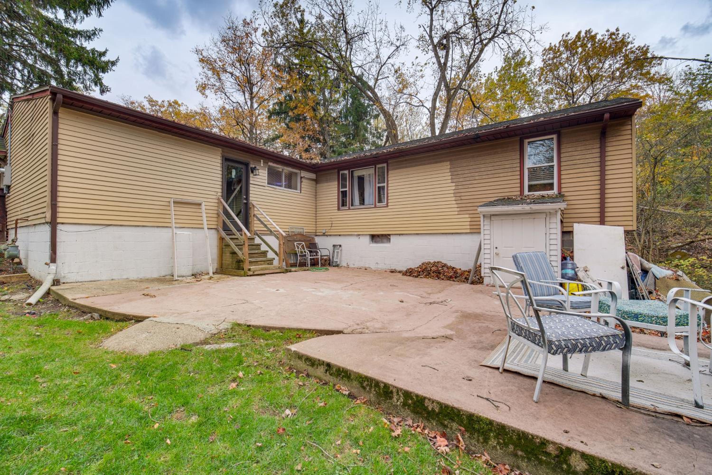 Easy Cleveland Access! Quiet Suburb Stay with Yard