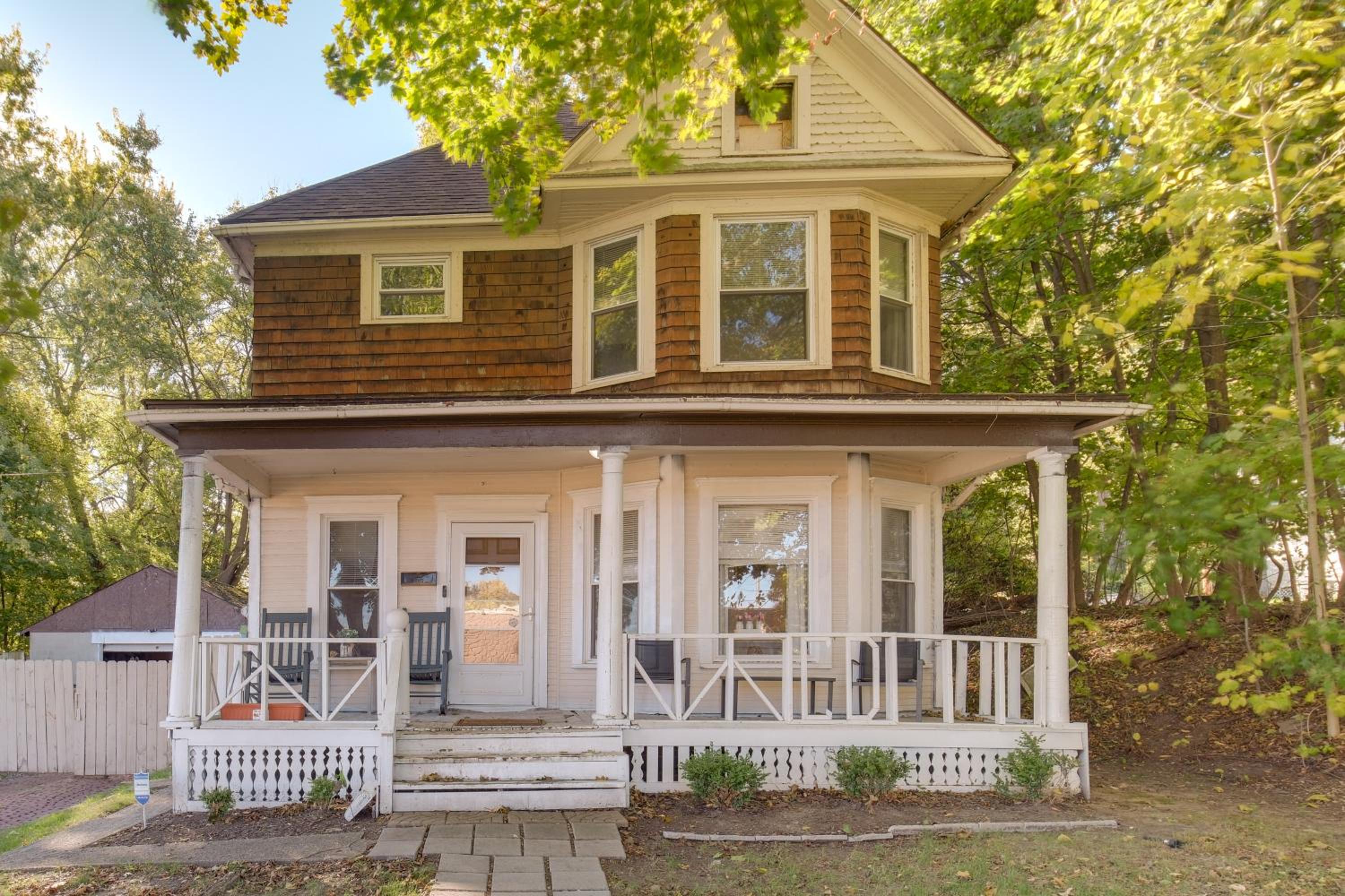 Central Akron Stay! Large Victorian Home with Yard