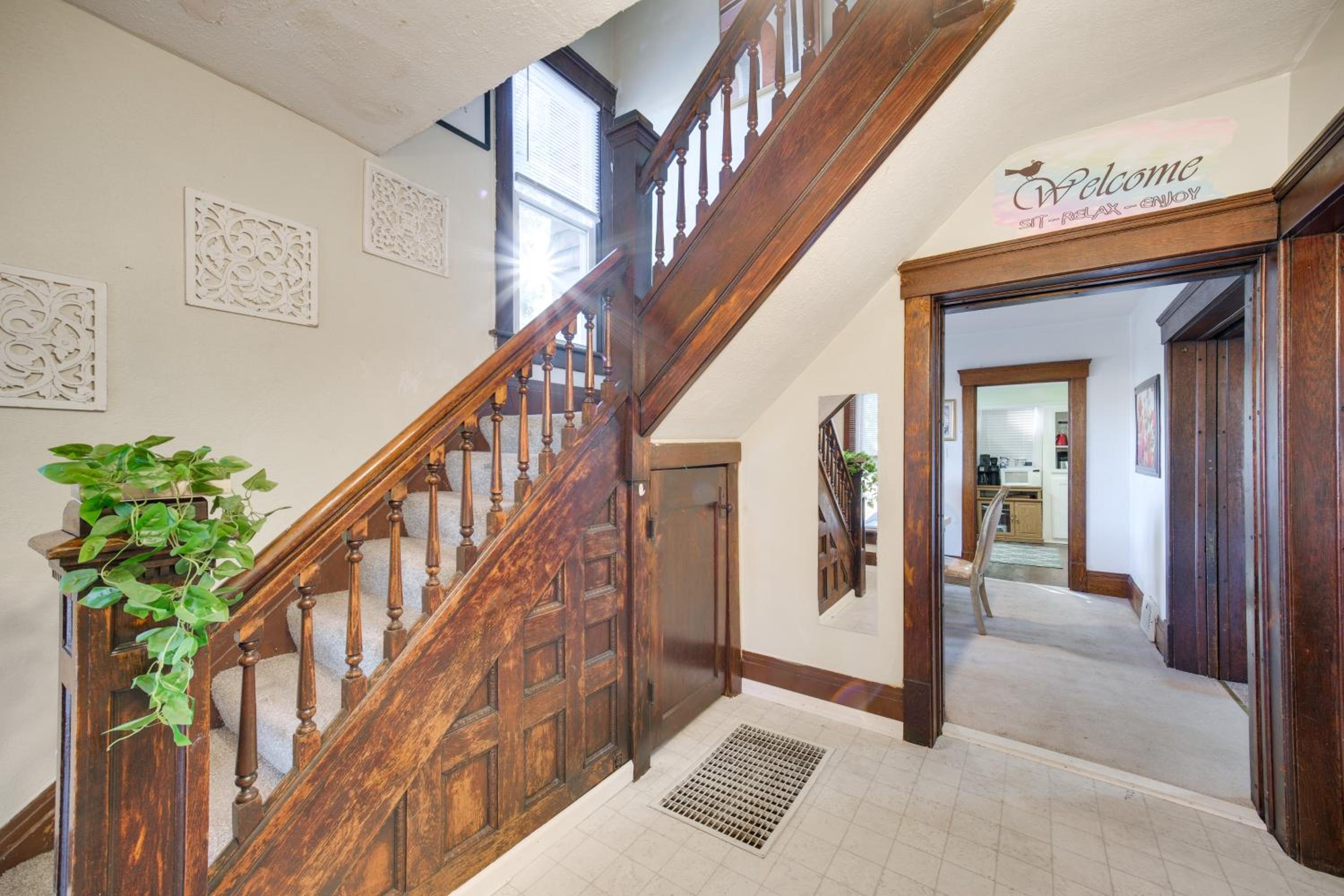 Central Akron Stay! Large Victorian Home with Yard